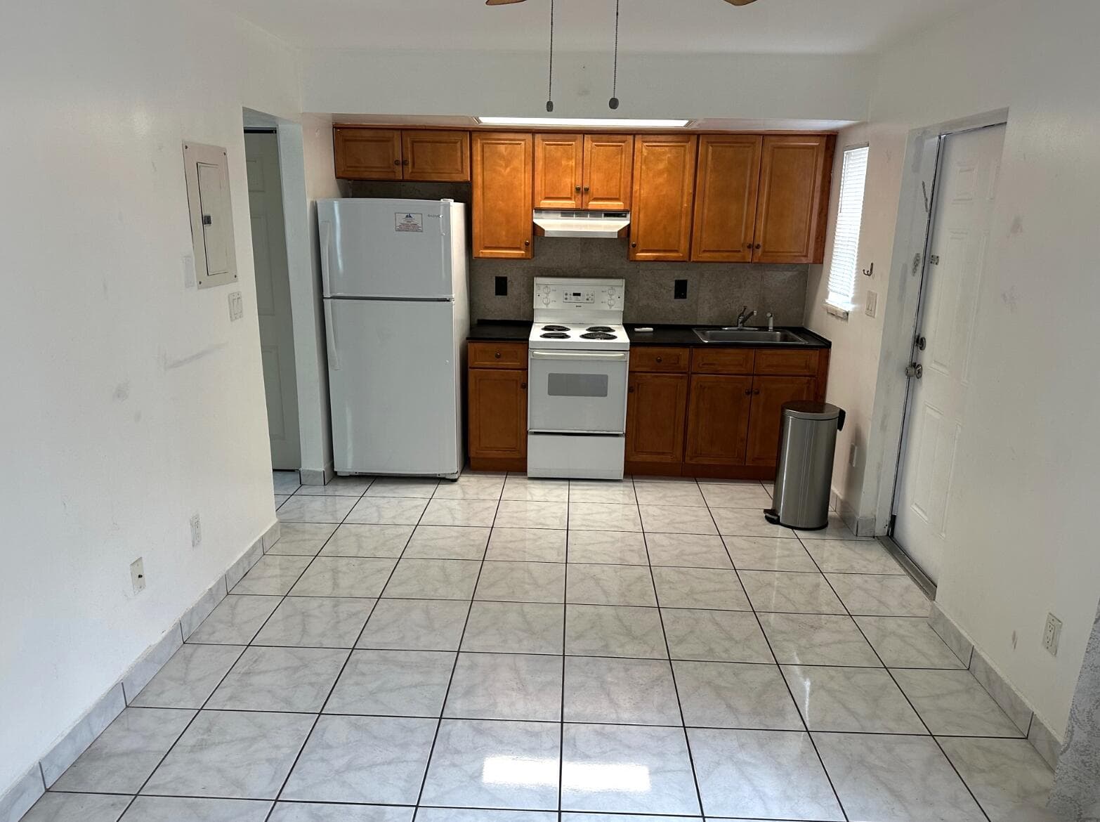31 SW 10th Street 3, Dania Beach, FL 33004 — photo 4 of 10