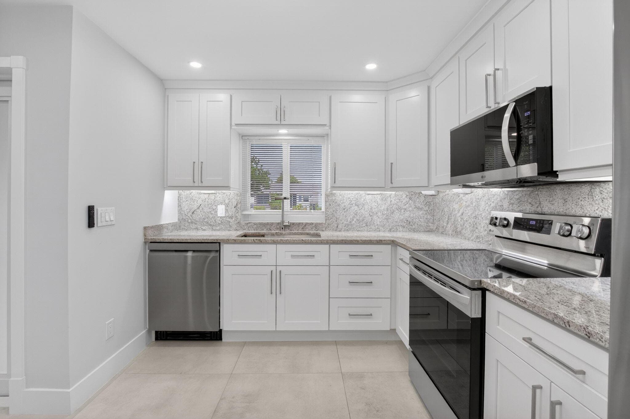 6049 Vía Diana, Delray Beach, FL 33484 — photo 2 of 47