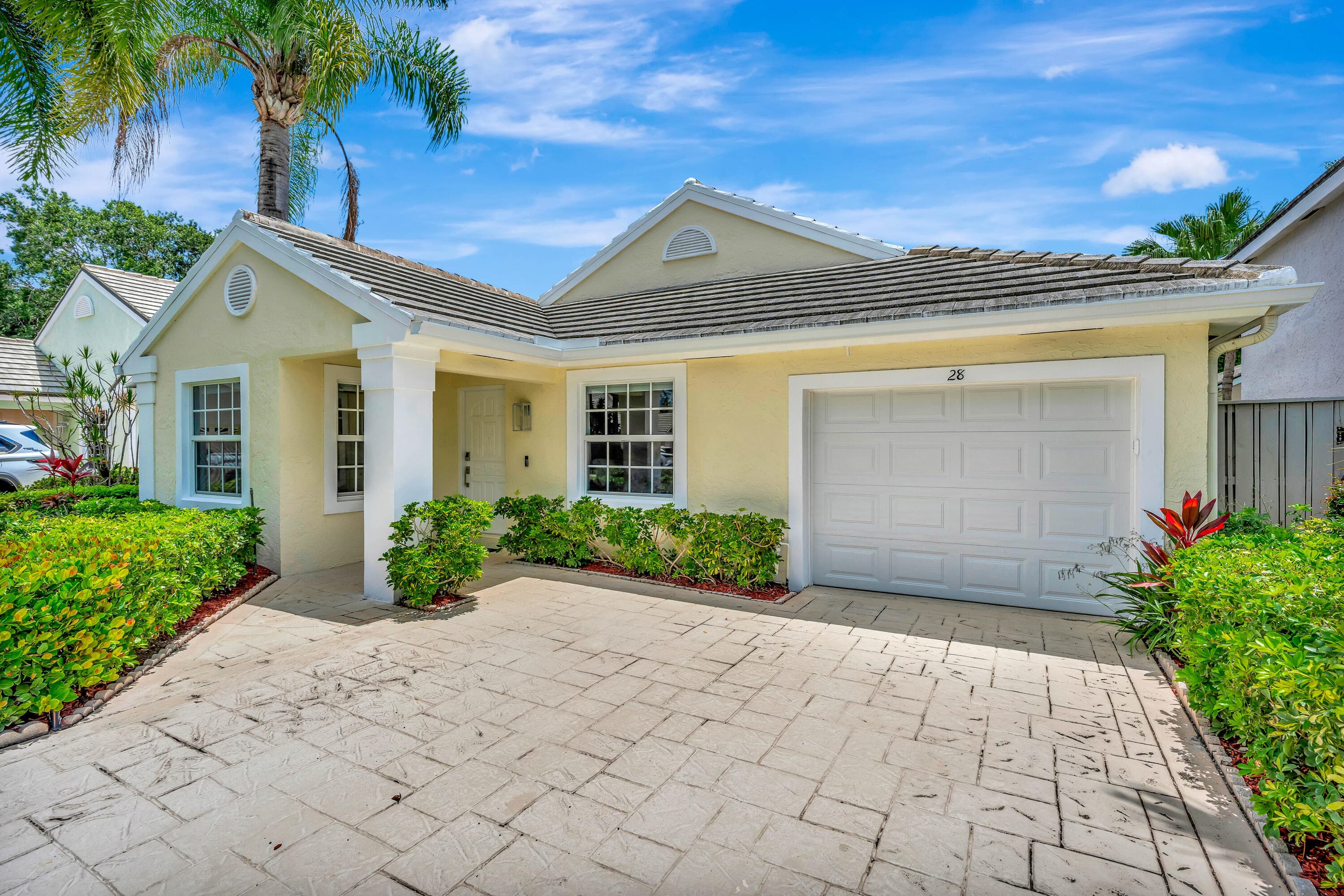 28 Admirals Court, Palm Beach Gardens, FL 33418 — photo 2 of 53