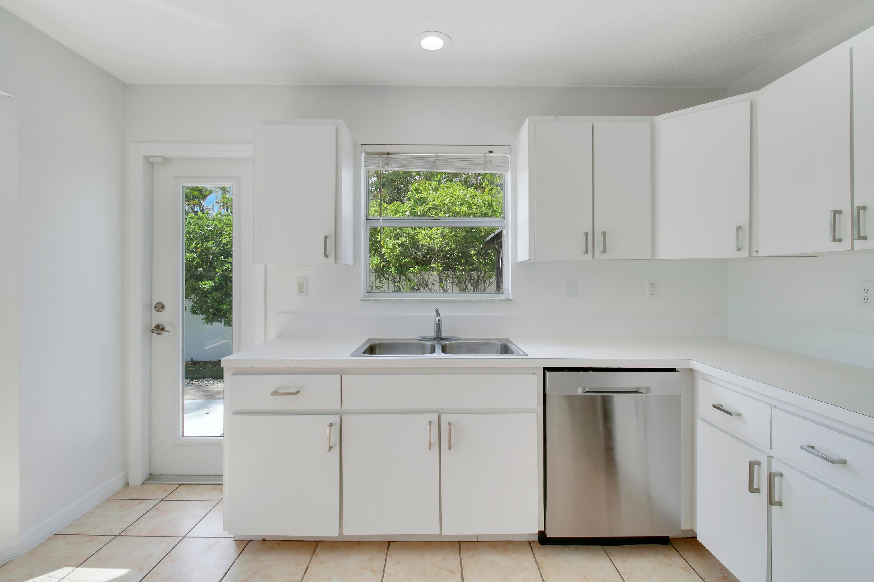 6118 Barbara Street, Jupiter, FL 33458 — photo 14 of 30