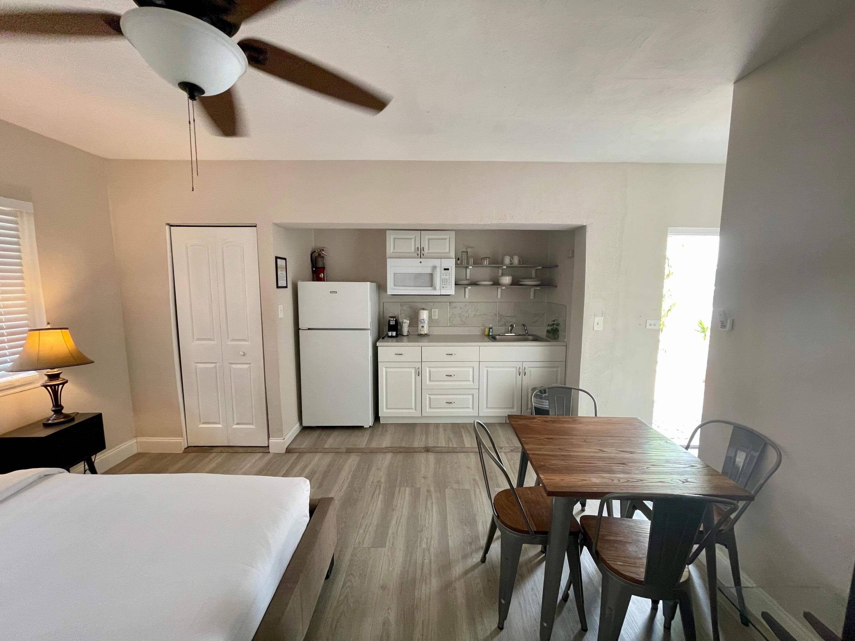 828 NE 17th Avenue 1a, Fort Lauderdale, FL 33304 — photo 1 of 5