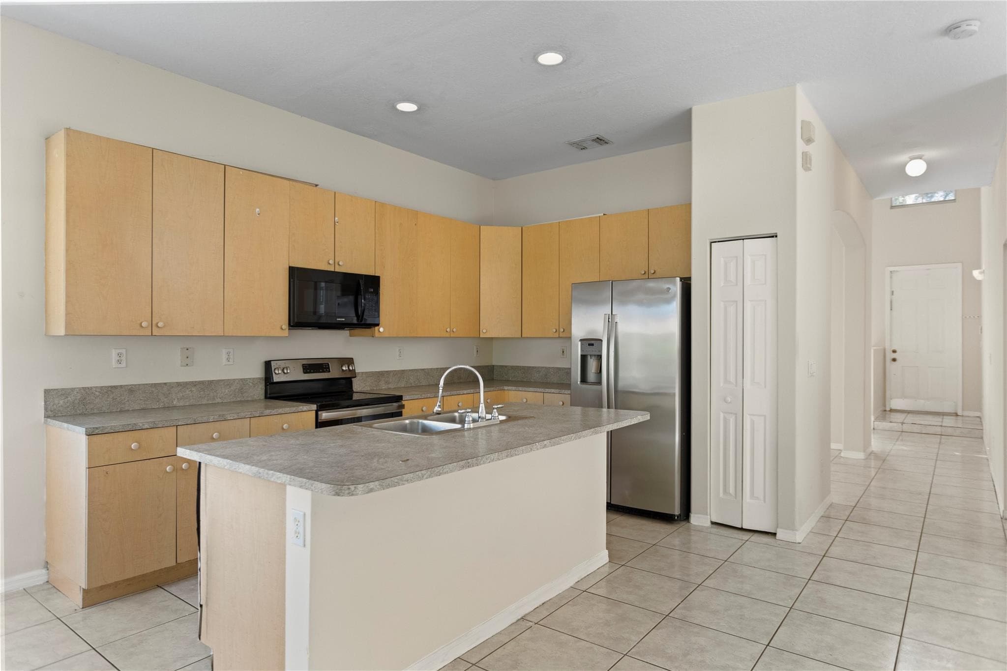 2215 NW 76th Terrace, Pembroke Pines, FL 33024 — photo 24 of 70