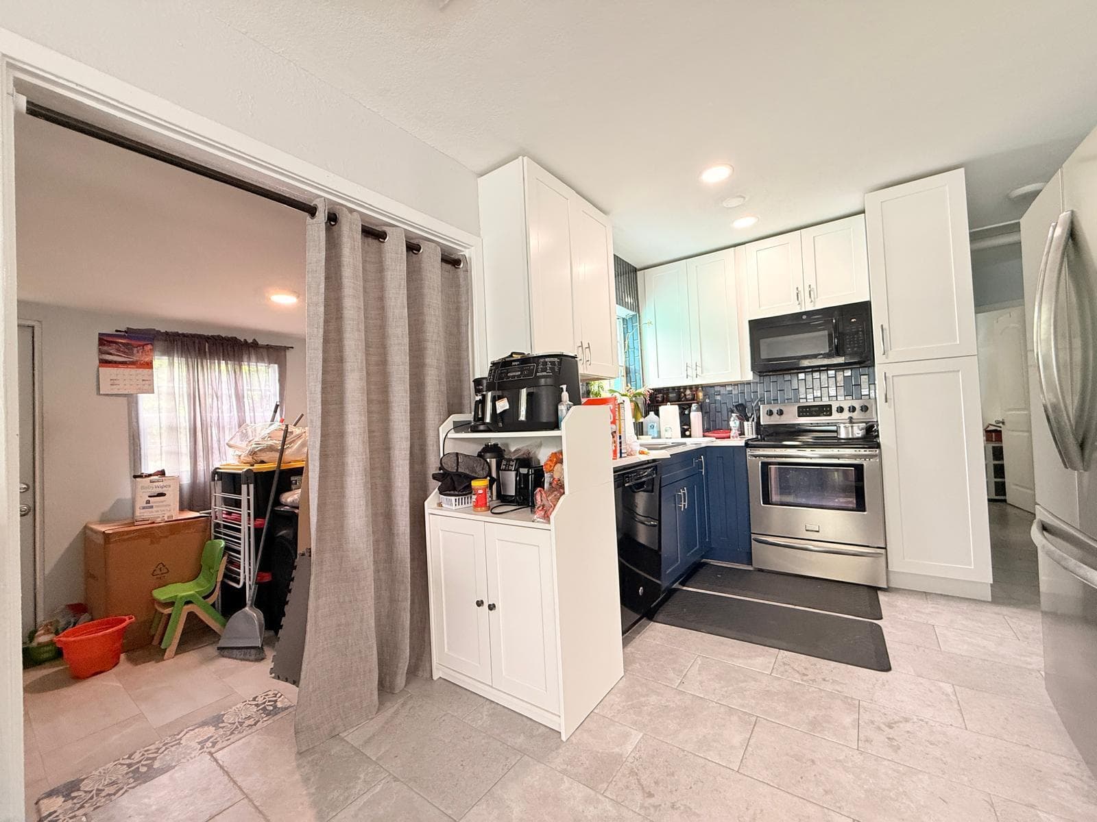 320 W 29th Street, Riviera Beach, FL 33404 — photo 5 of 28