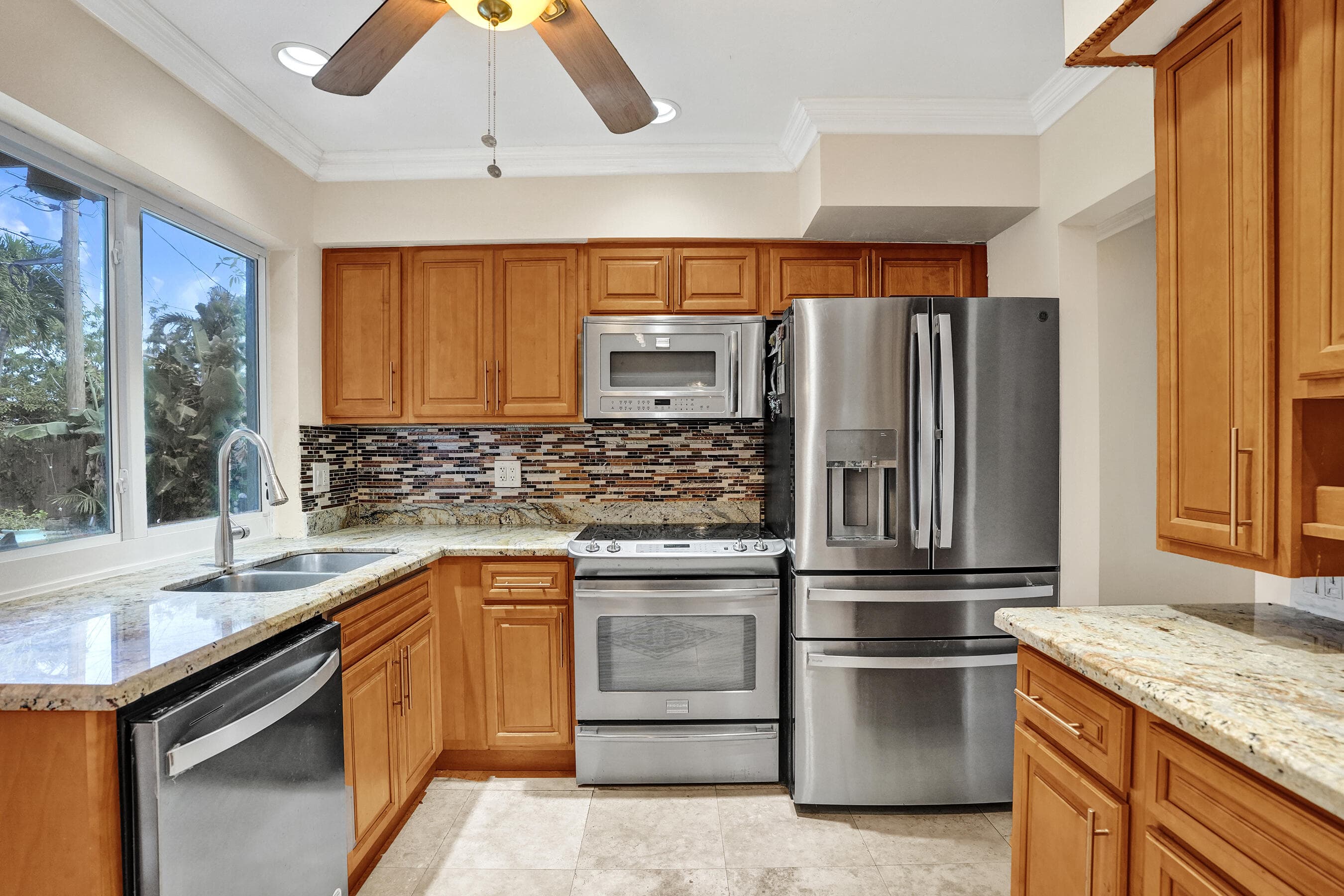 1240 SW 4th Avenue, Pompano Beach, FL 33060 — photo 37 of 48