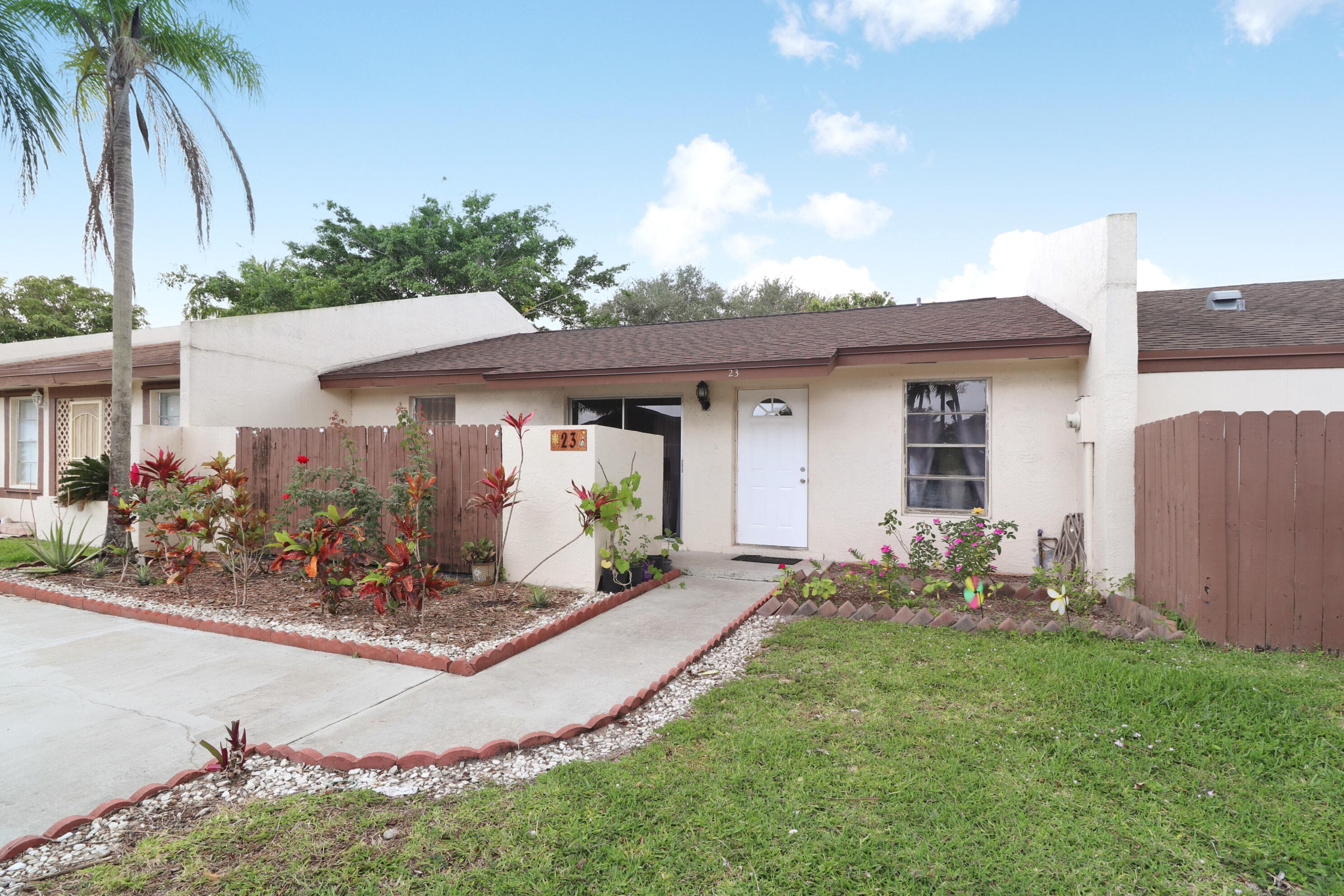 23 Chelsea Lane, Boynton Beach, FL 33426 — photo 2 of 32