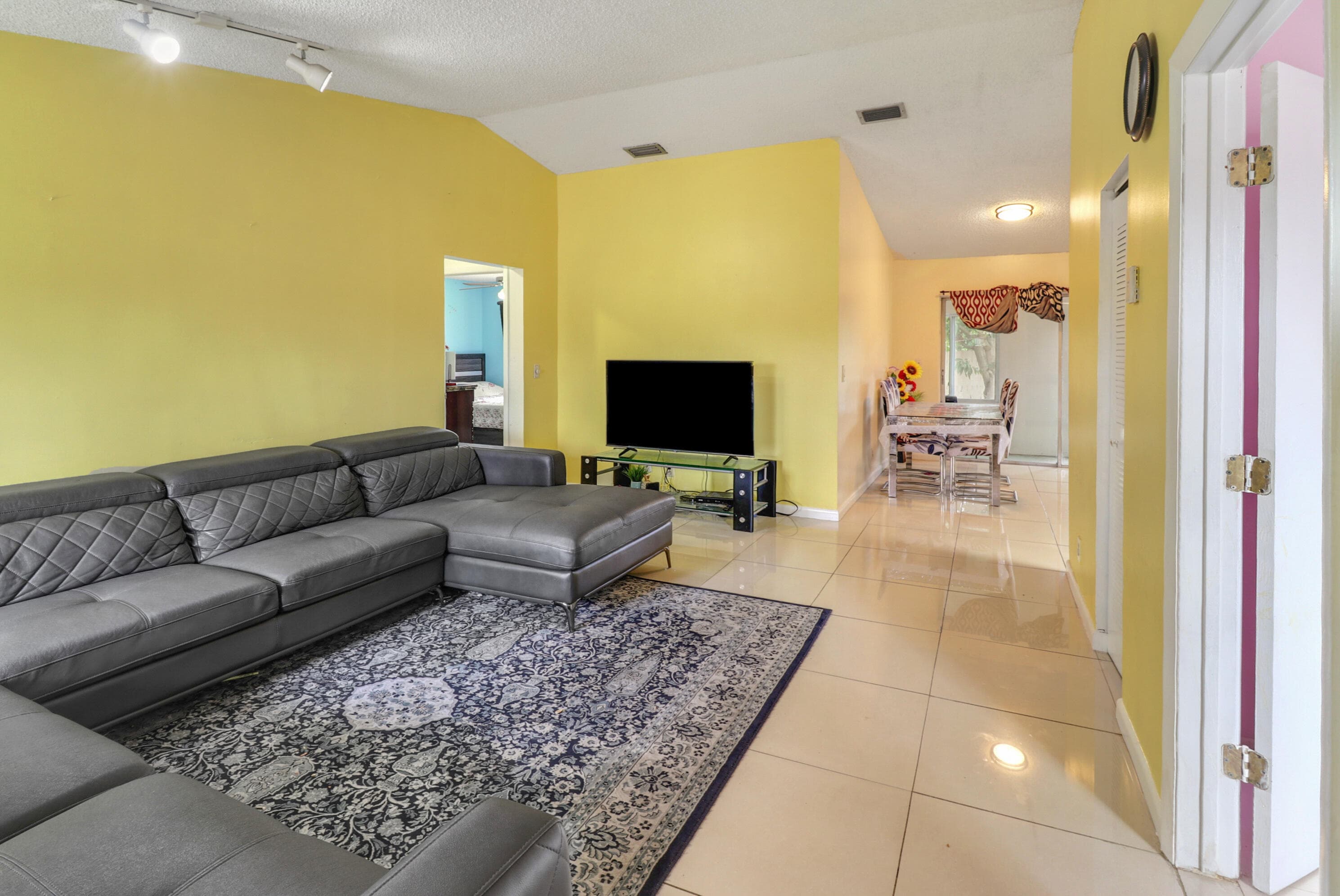 23 Chelsea Lane, Boynton Beach, FL 33426 — photo 3 of 32