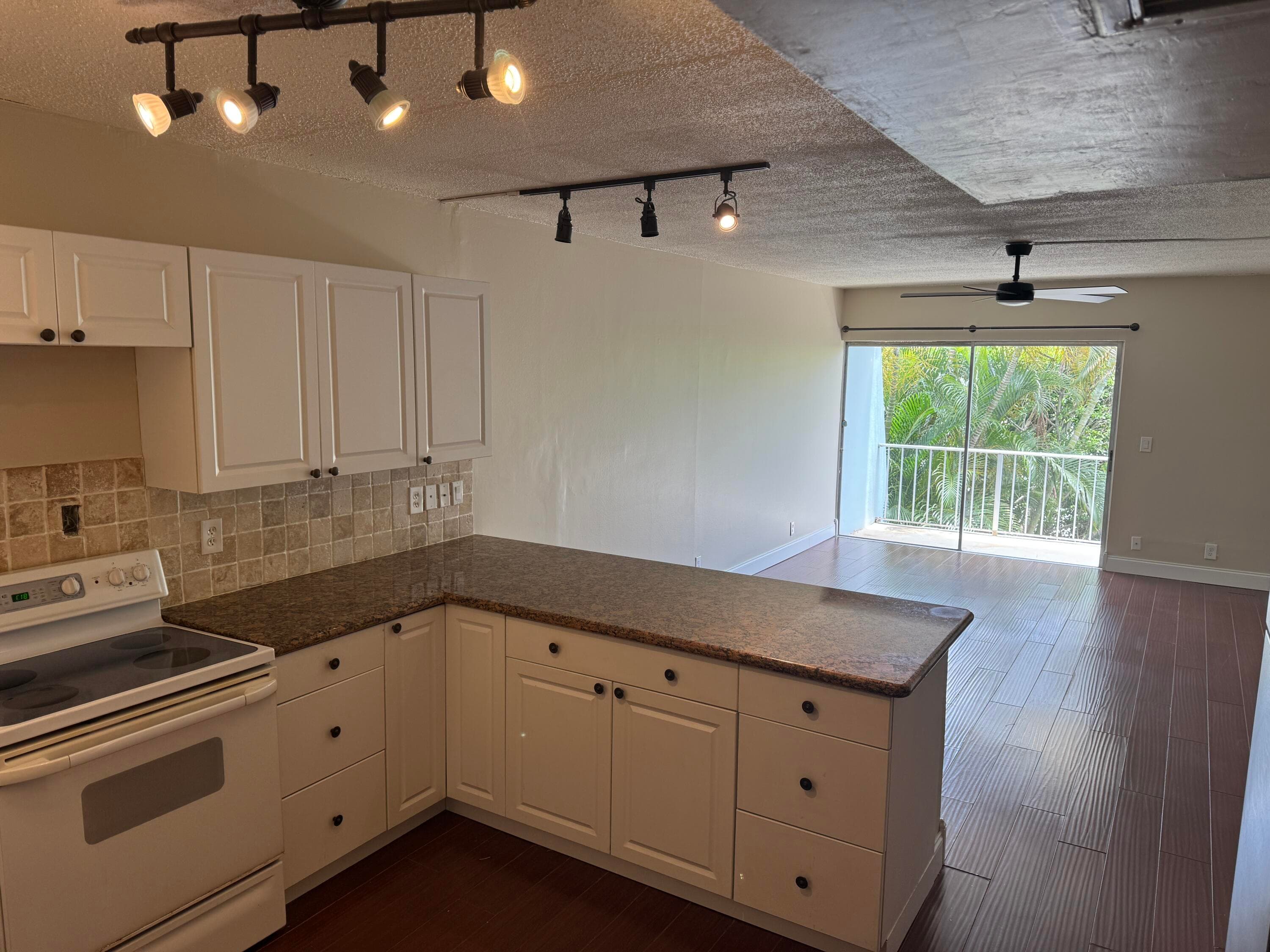 725 Hummingbird Way 210, North Palm Beach, FL 33408 — photo 13 of 26