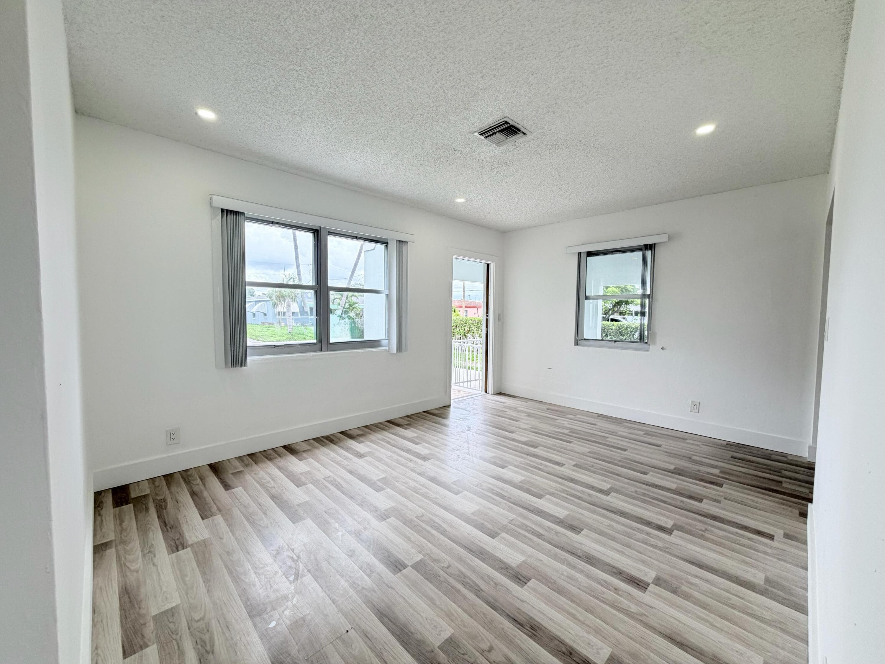 831 El Prado, West Palm Beach, FL 33405 — photo 4 of 21