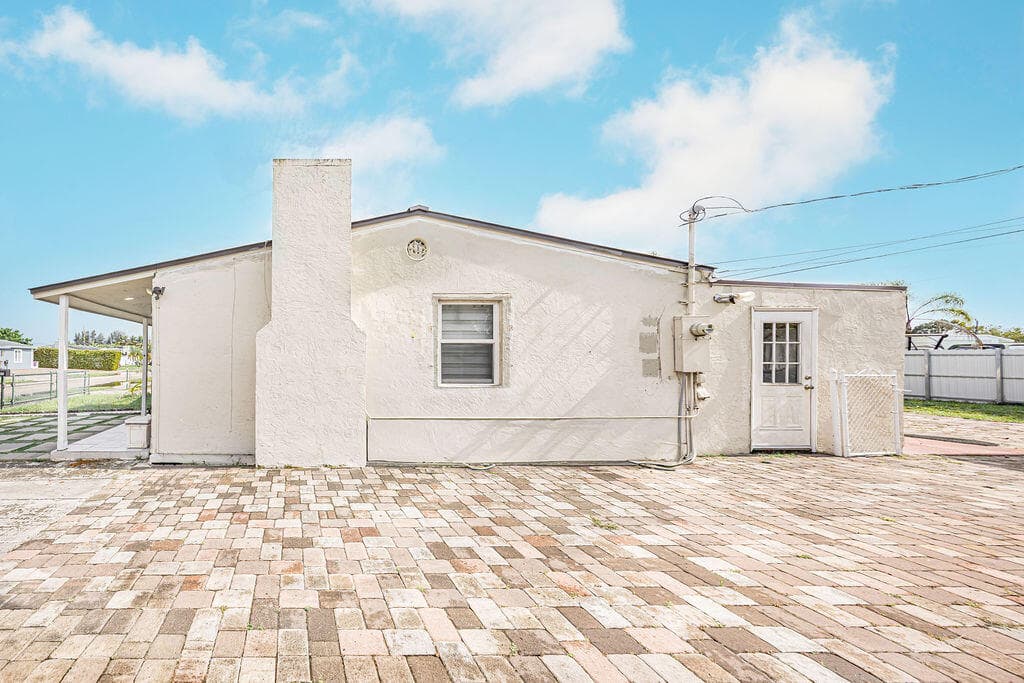 2333 Wabasso Drive, West Palm Beach, FL 33409 — photo 2 of 36