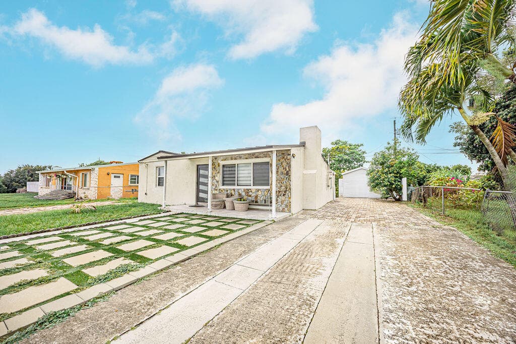 2333 Wabasso Drive, West Palm Beach, FL 33409 — photo 4 of 36