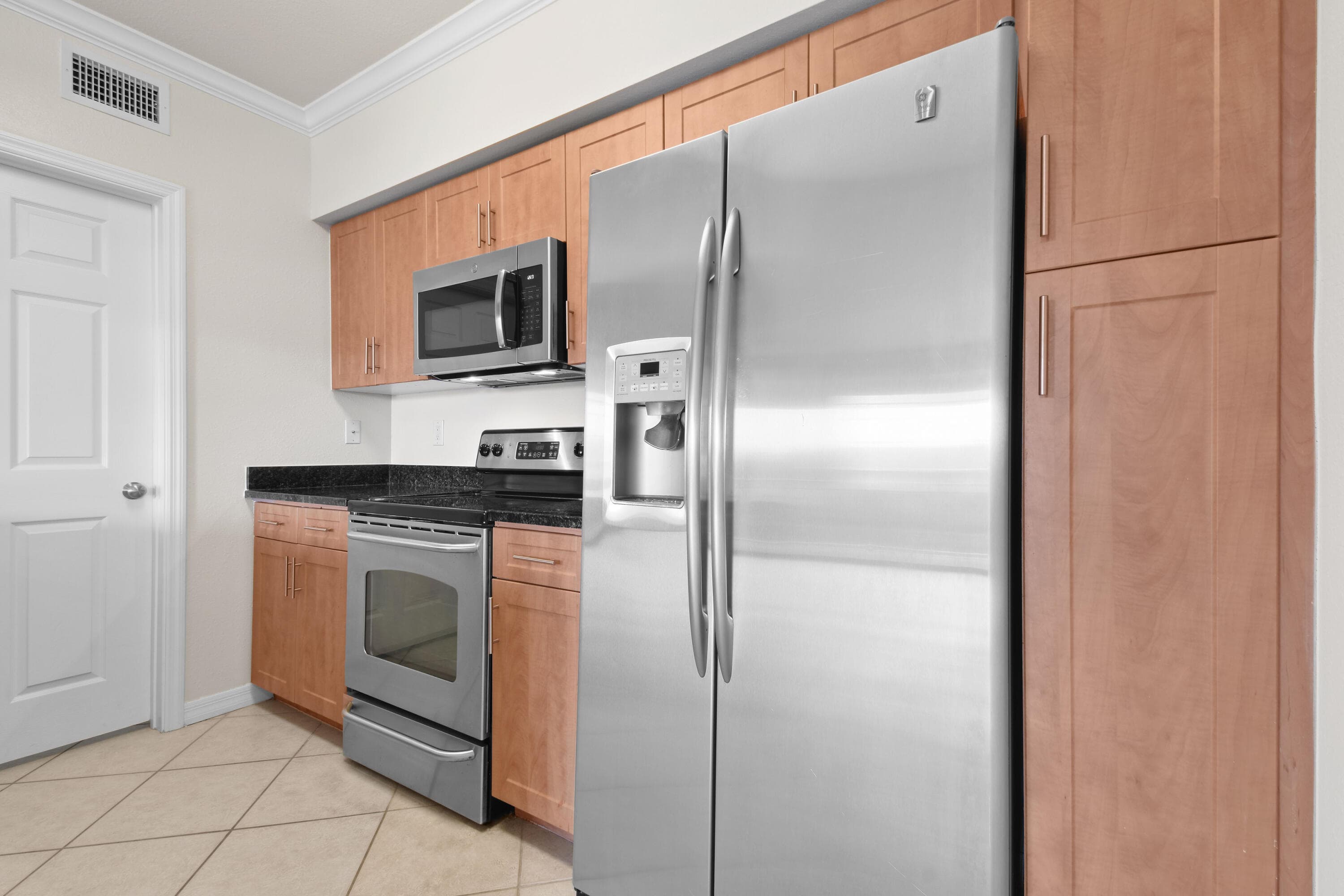 6556 Emerald Dunes Drive 302, West Palm Beach, FL 33411 — photo 8 of 32