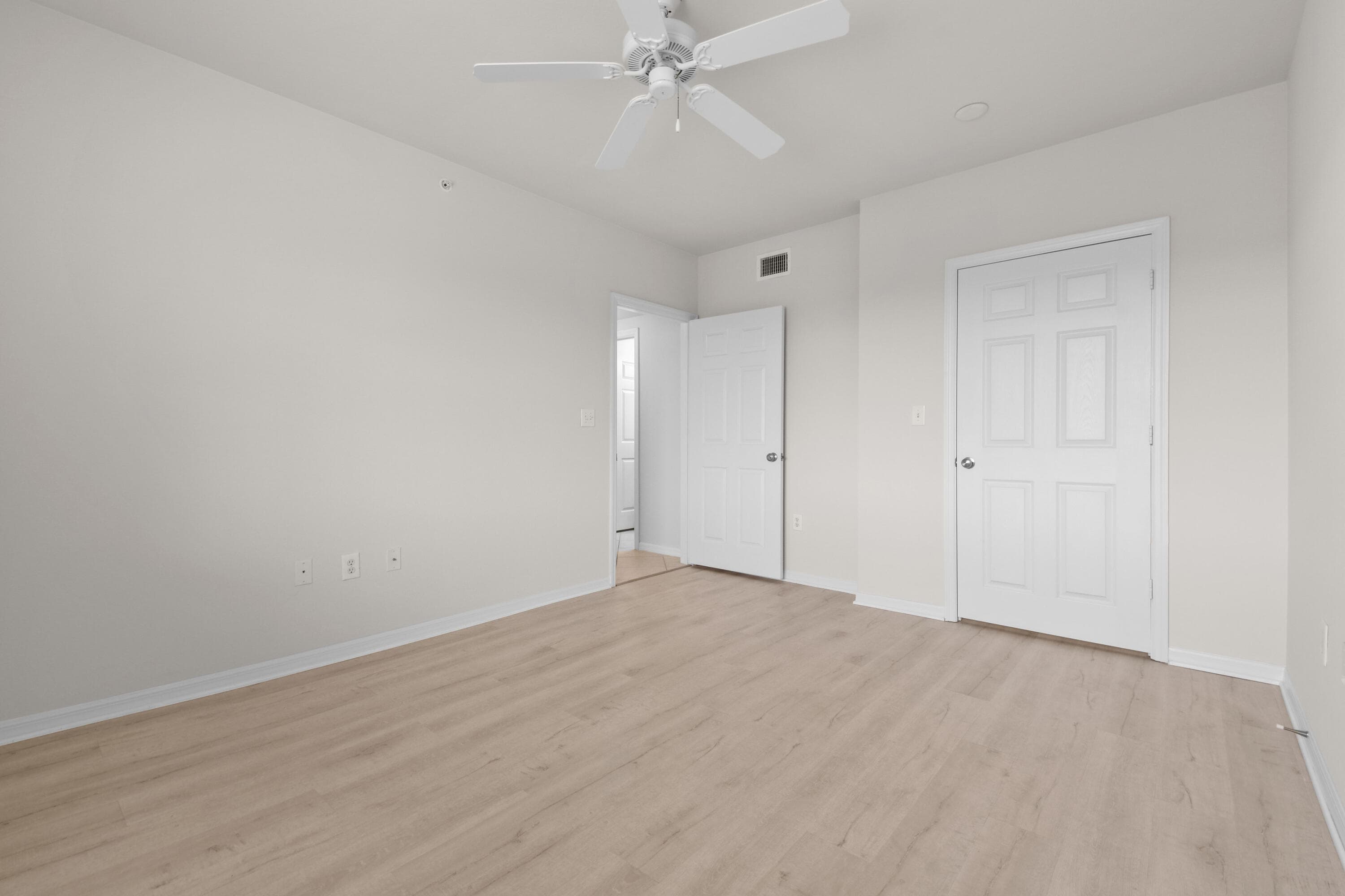 6556 Emerald Dunes Drive 302, West Palm Beach, FL 33411 — photo 12 of 32