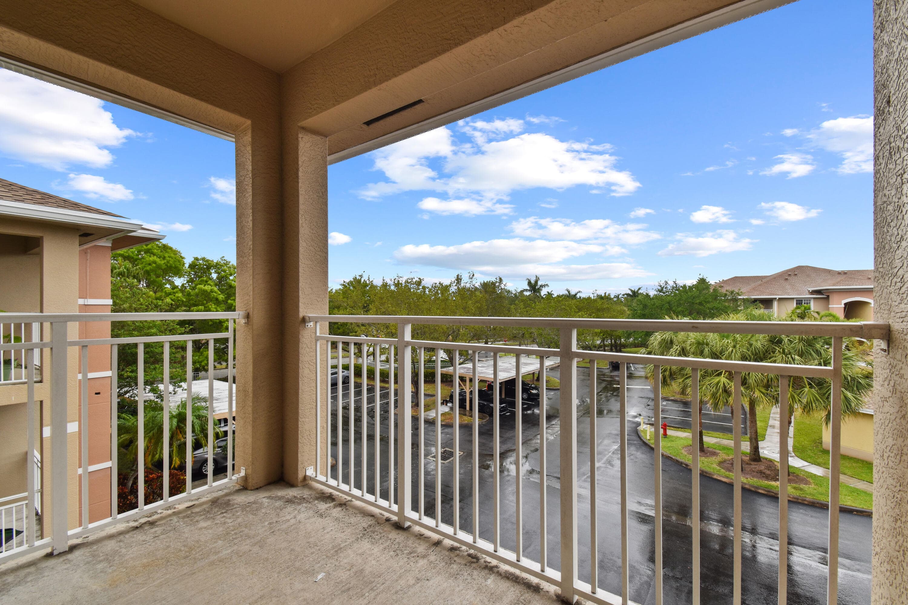 6556 Emerald Dunes Drive 302, West Palm Beach, FL 33411 — photo 18 of 32
