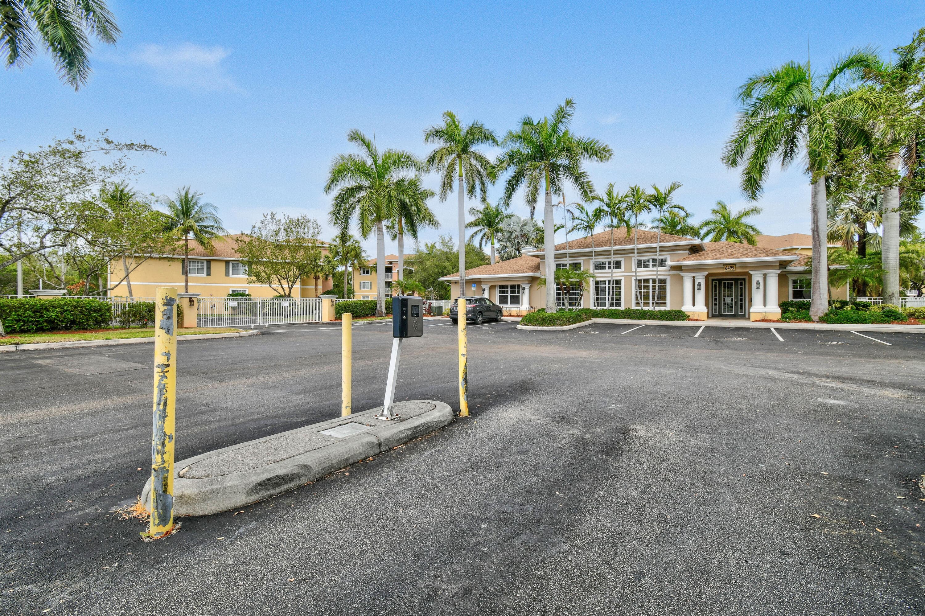 6556 Emerald Dunes Drive 302, West Palm Beach, FL 33411 — photo 23 of 32