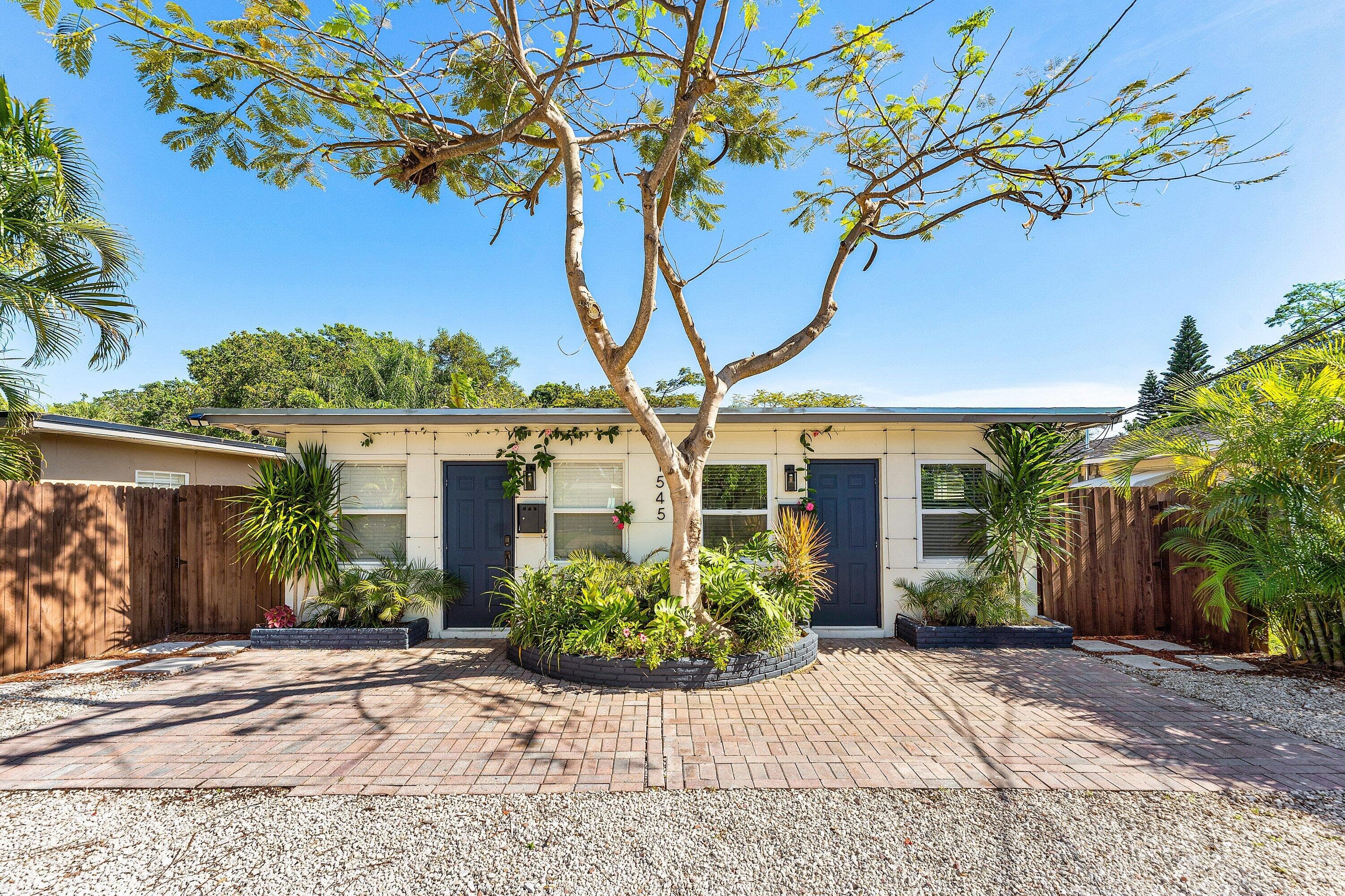 1545 NE 32nd Street 2, Oakland Park, FL 33334 — photo 1 of 27
