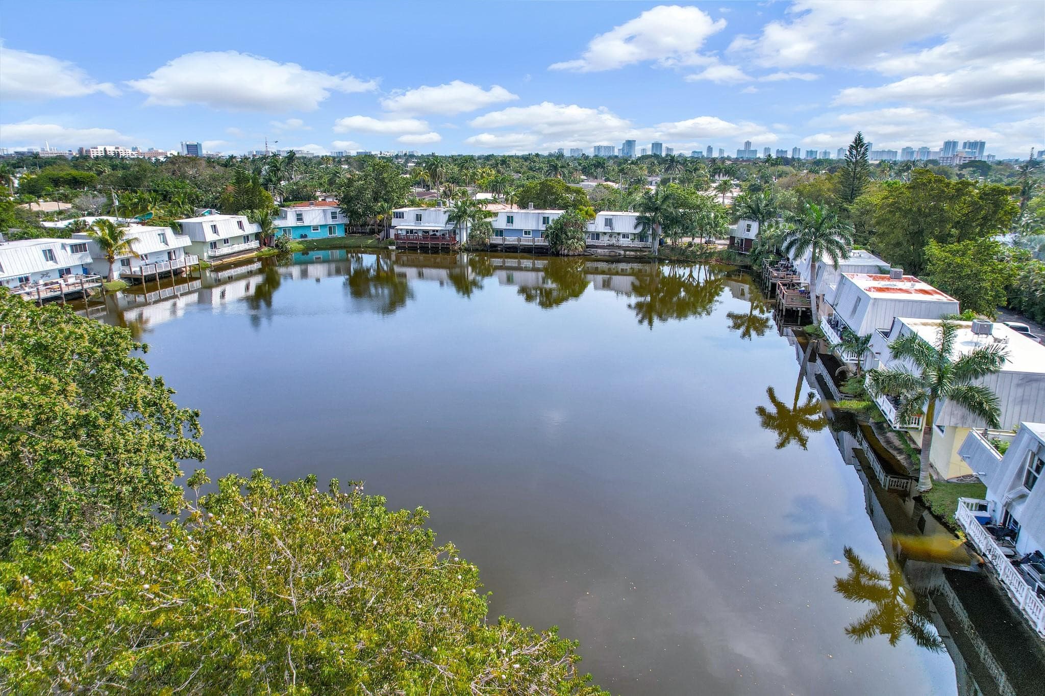 4051 NE 13th Avenue, Oakland Park, FL 33334 — photo 5 of 42