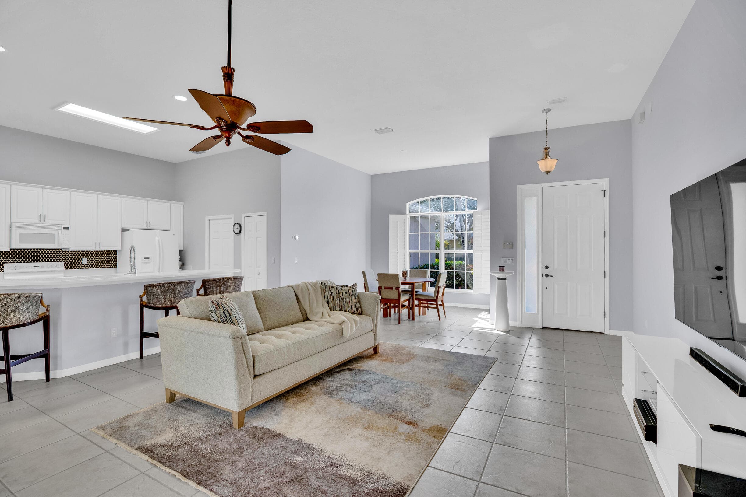 240 SW Champagne Ct Court SW, Vero Beach, FL 32968 — photo 4 of 31