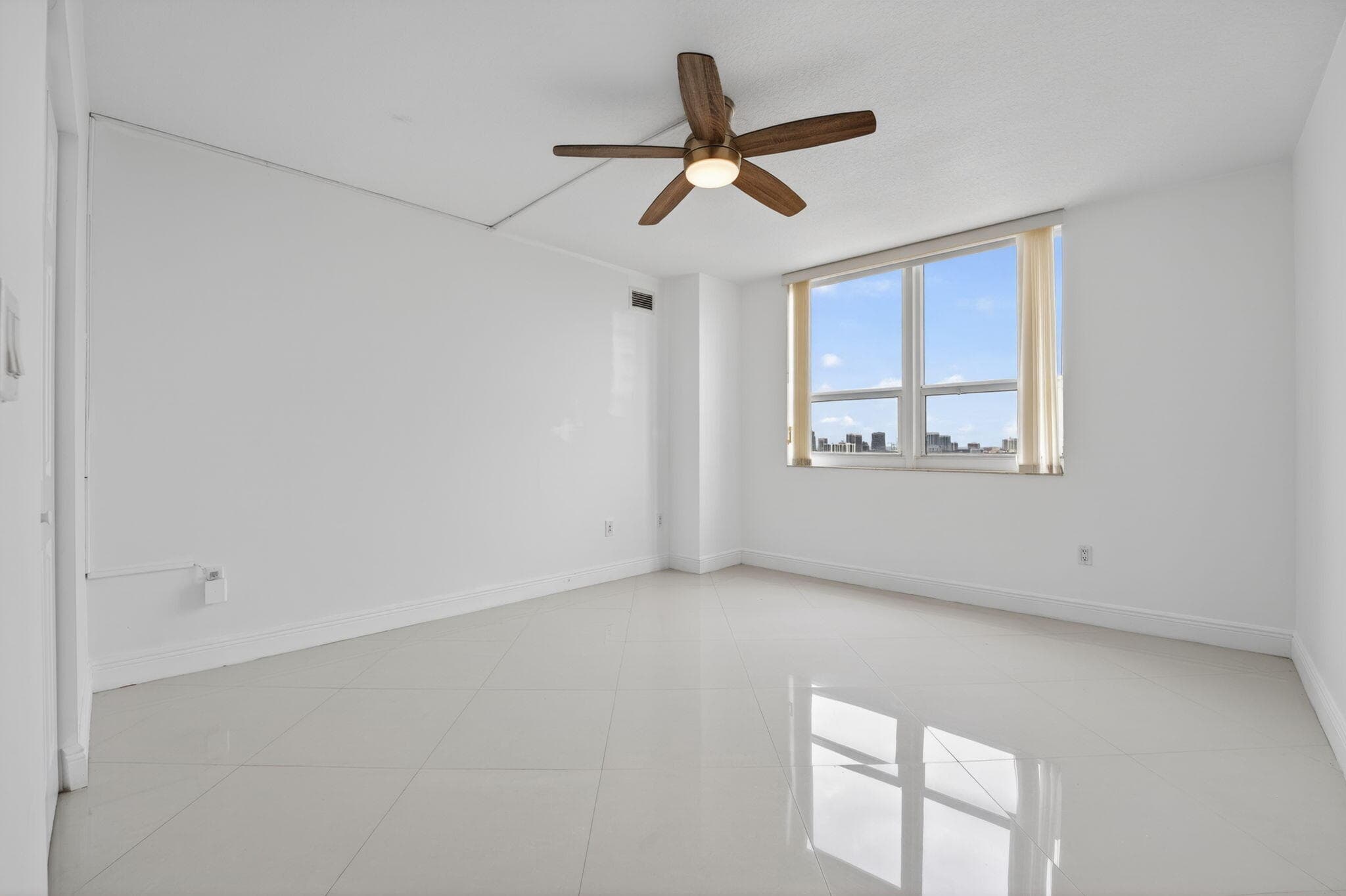 3232 Coral Way 1601, Miami, FL 33145 — photo 15 of 24