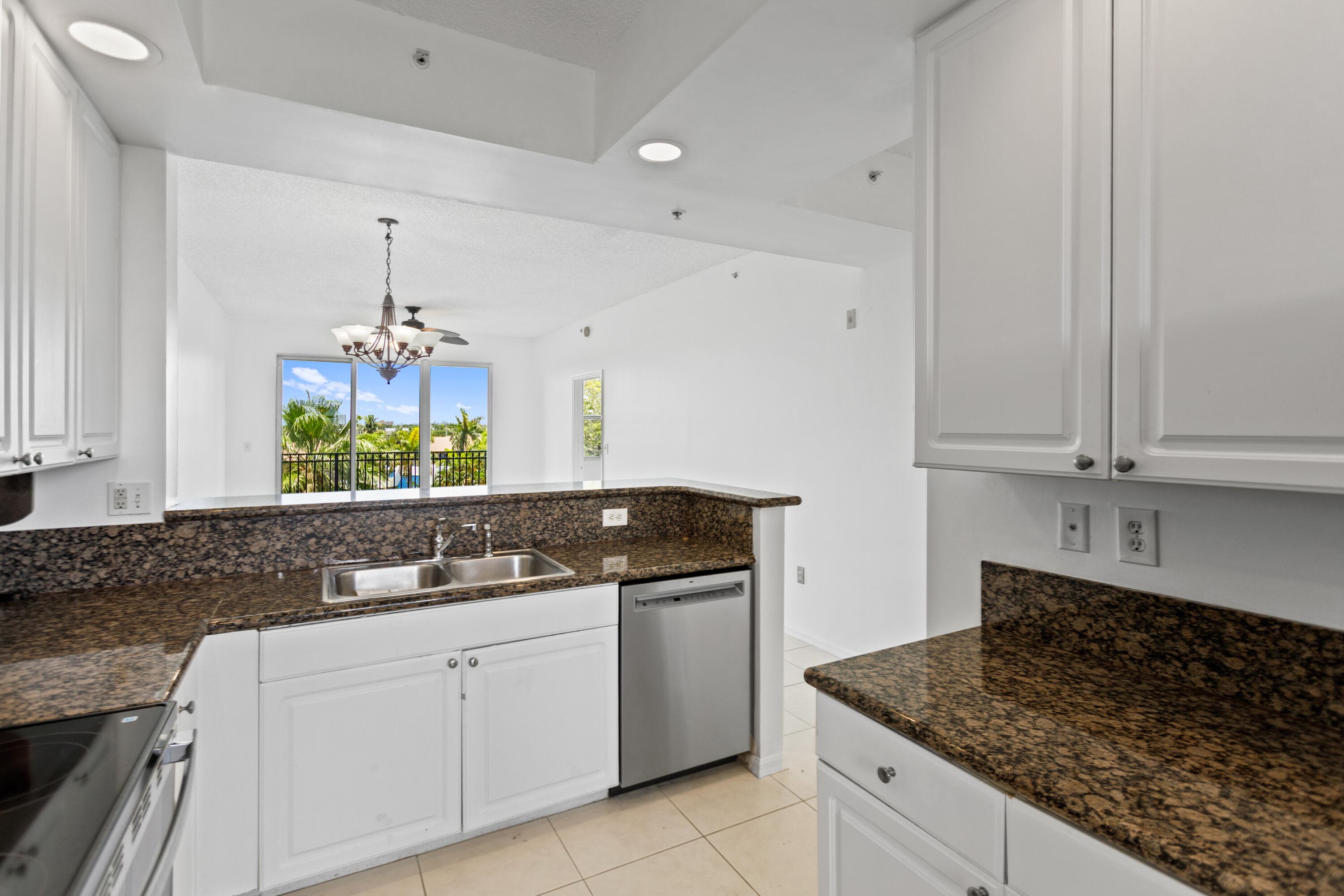 27 Royal Palm Way 503, Boca Raton, FL 33432 — photo 12 of 37