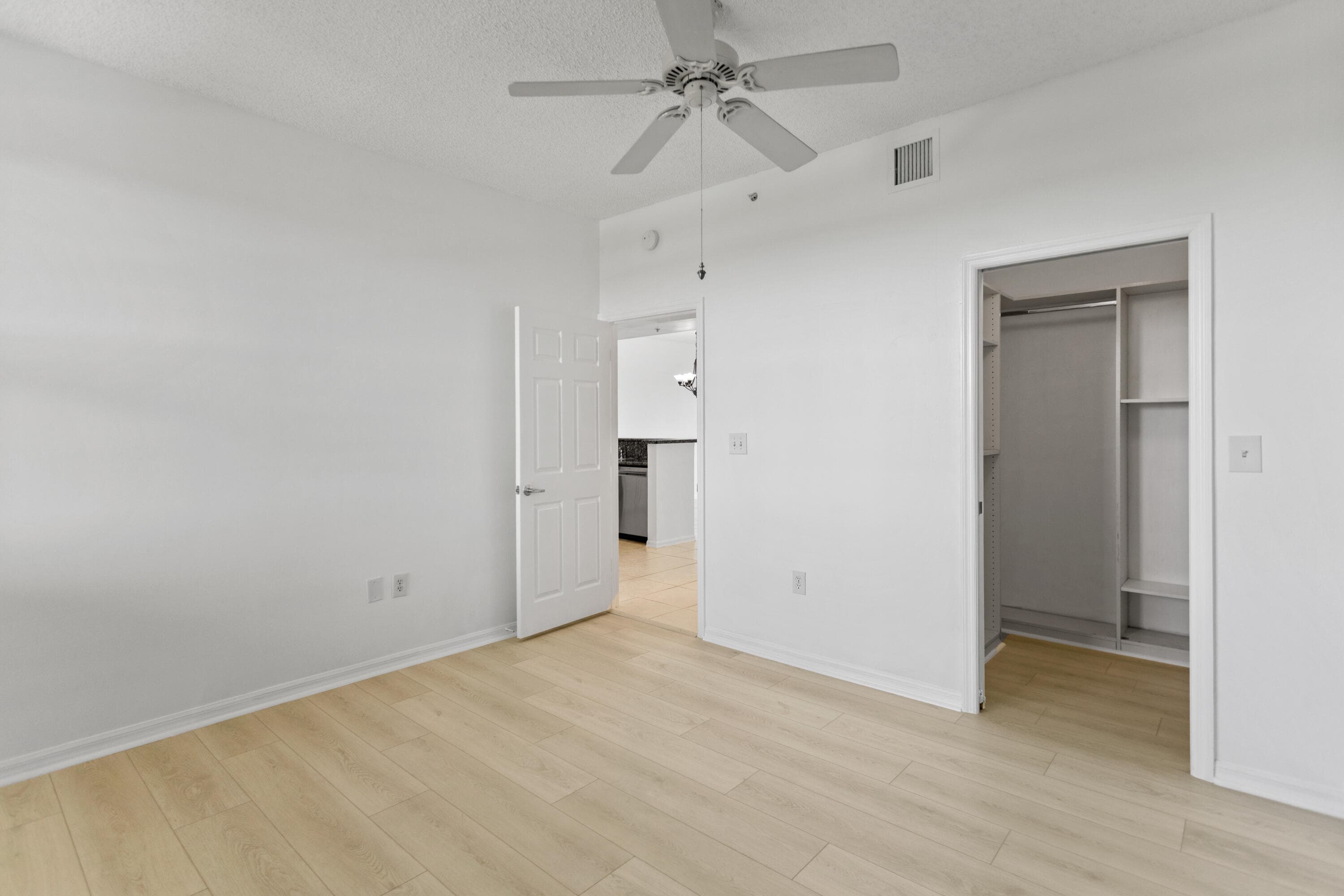 27 Royal Palm Way 503, Boca Raton, FL 33432 — photo 23 of 37