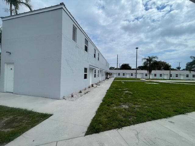 4393 Windsor Avenue 6, West Palm Beach, FL 33407 — photo 3 of 13