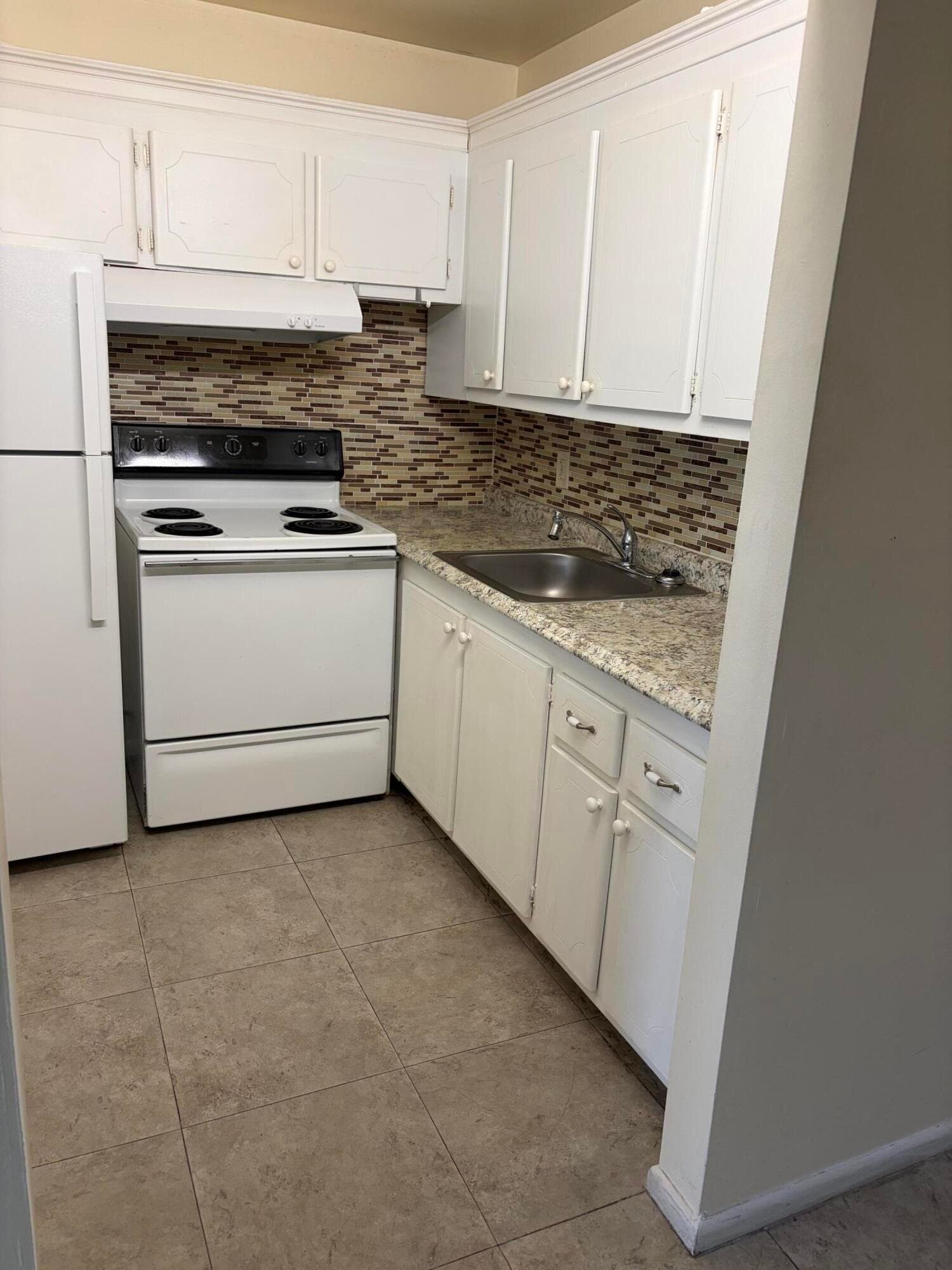 220 Berkshire K 220, West Palm Beach, FL 33417 — photo 4 of 9