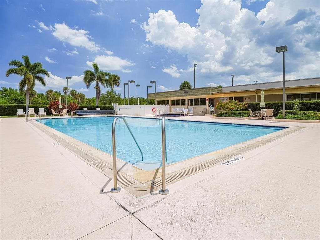 53 Woodland Drive 105, Vero Beach, FL 32962 — photo 16 of 19