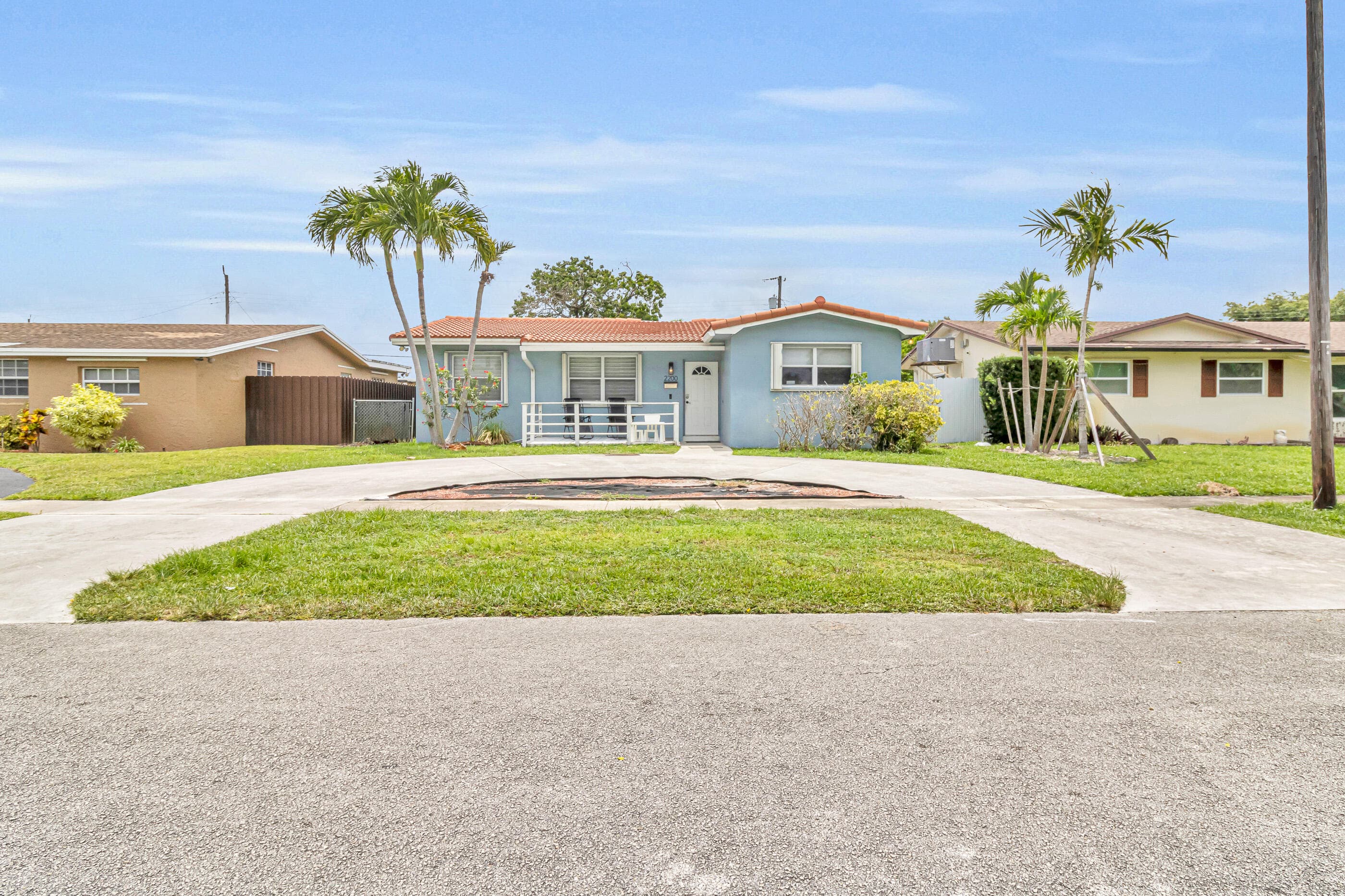 2200 N 47th Avenue, Hollywood, FL 33021 — photo 1 of 27
