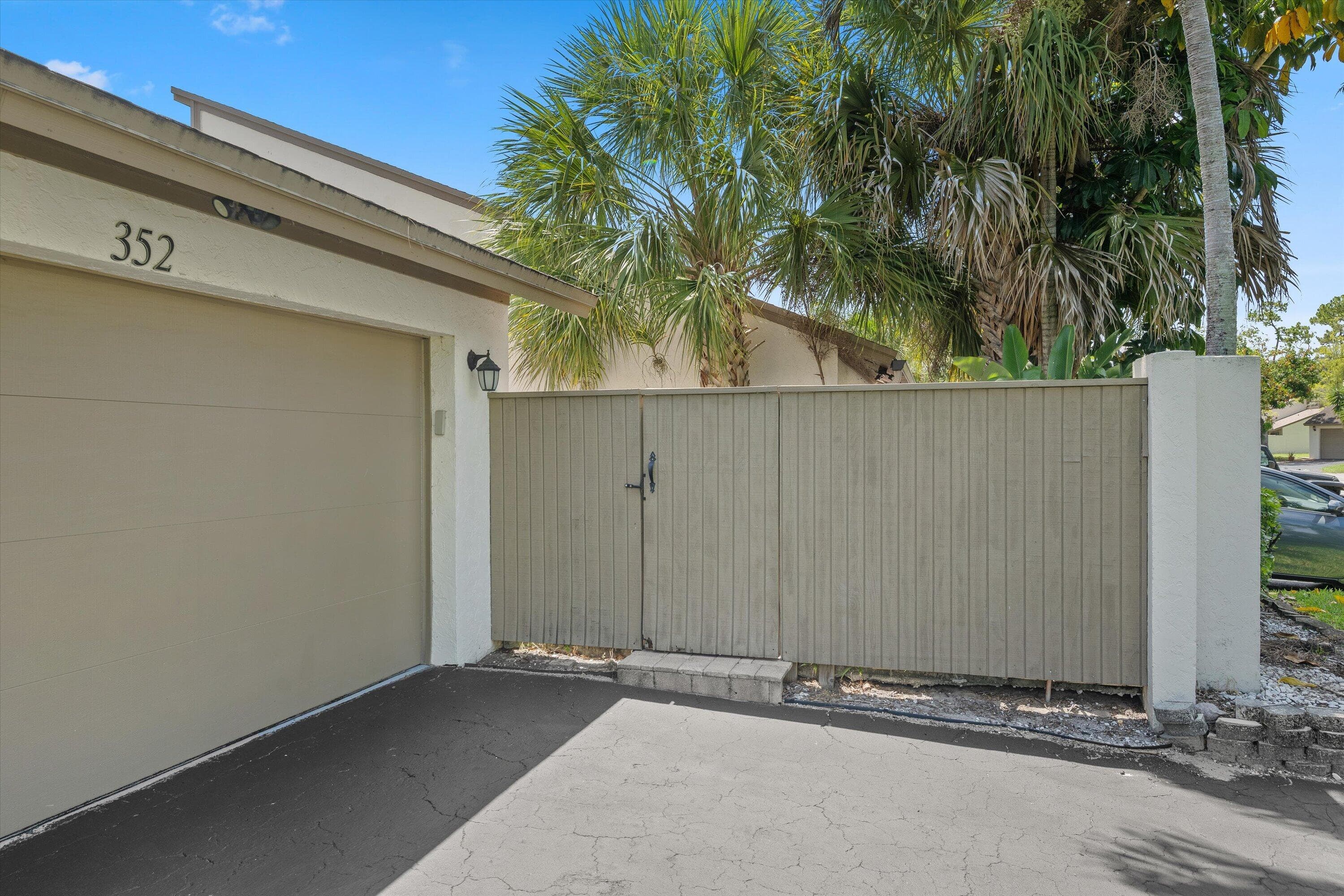 352 Wood Dale Drive, Wellington, FL 33414 — photo 4 of 23