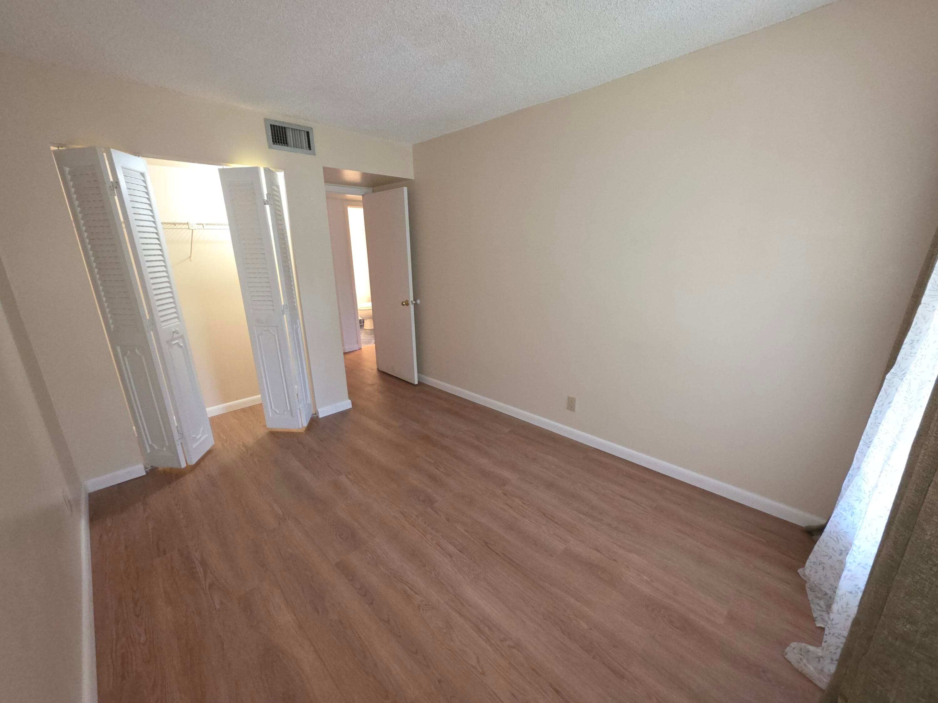 Townhouse in Hallandale Beach — photo 10 of 14