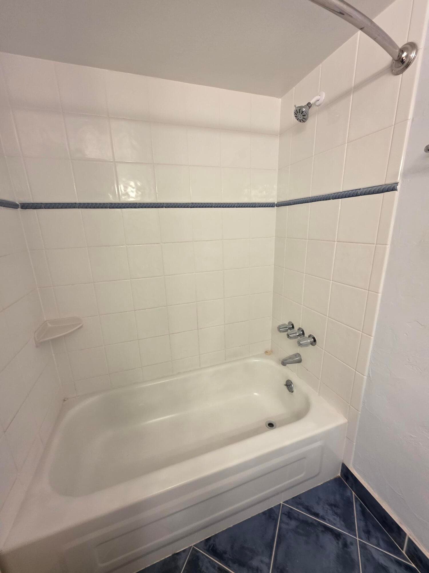 Townhouse in Hallandale Beach — photo 12 of 14