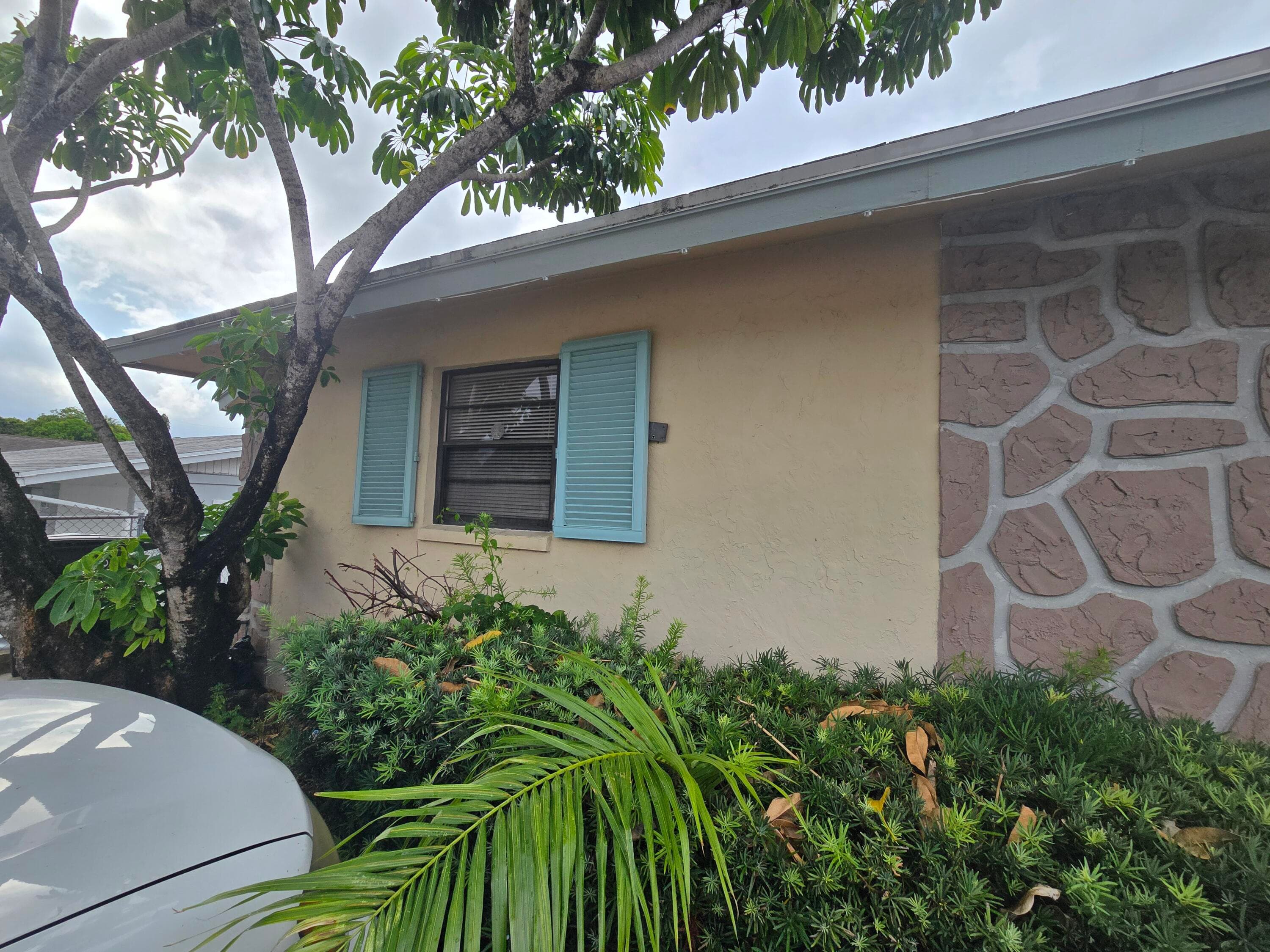 1005 Green Street, West Palm Beach, FL 33405 — photo 5 of 37
