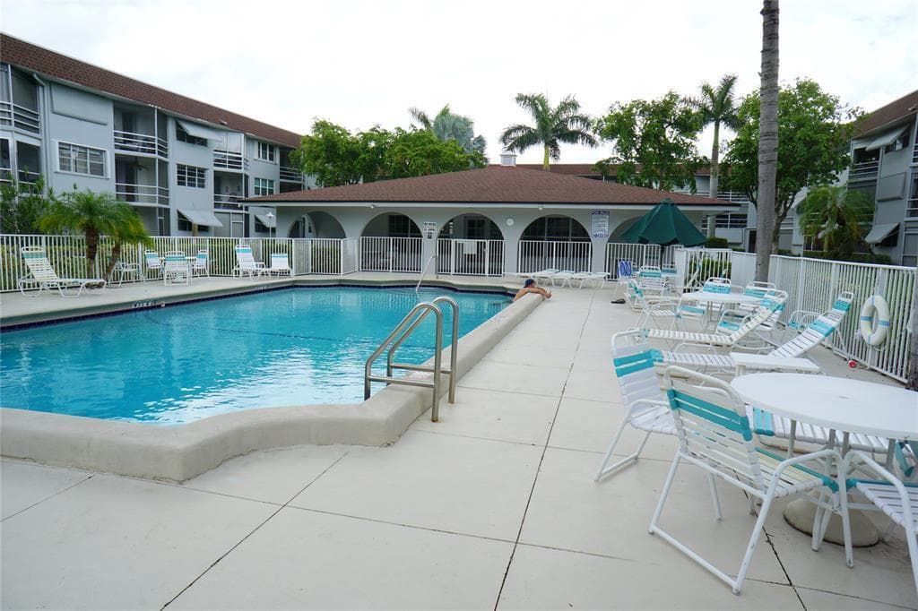 1040 SE 4th Avenue 222, Deerfield Beach, FL 33441 — photo 25 of 29
