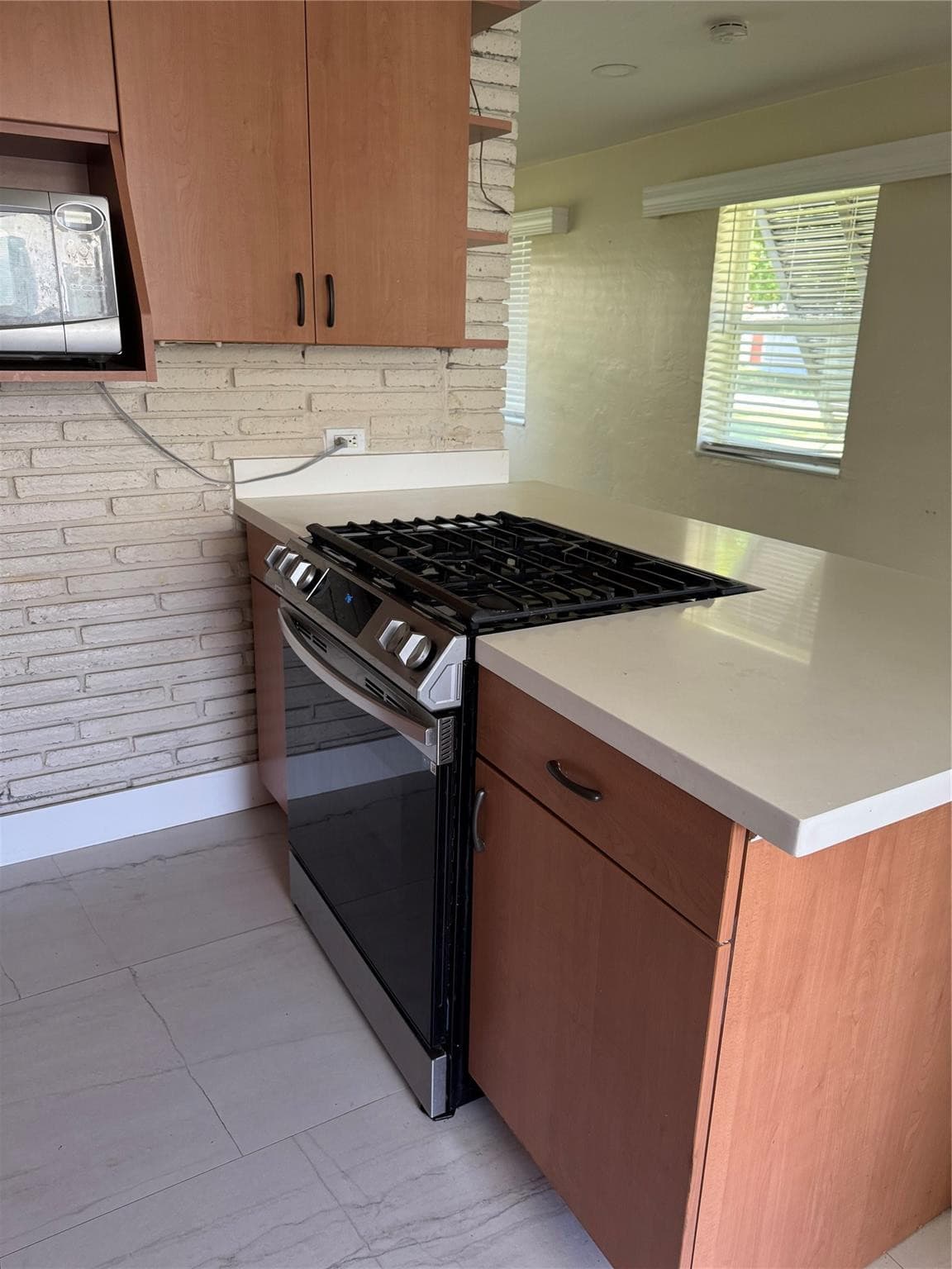 925 N 32nd Avenue, Hollywood, FL 33021 — photo 8 of 34