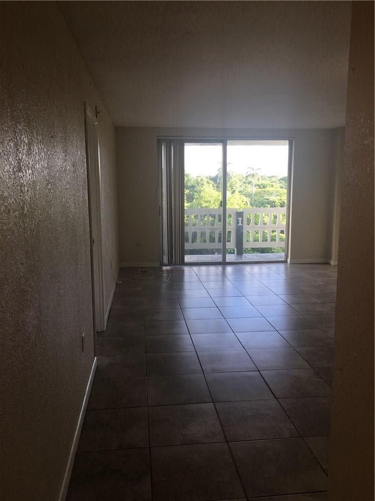 15600 NW 7th Avenue 421, Miami, FL 33169 — photo 4 of 10