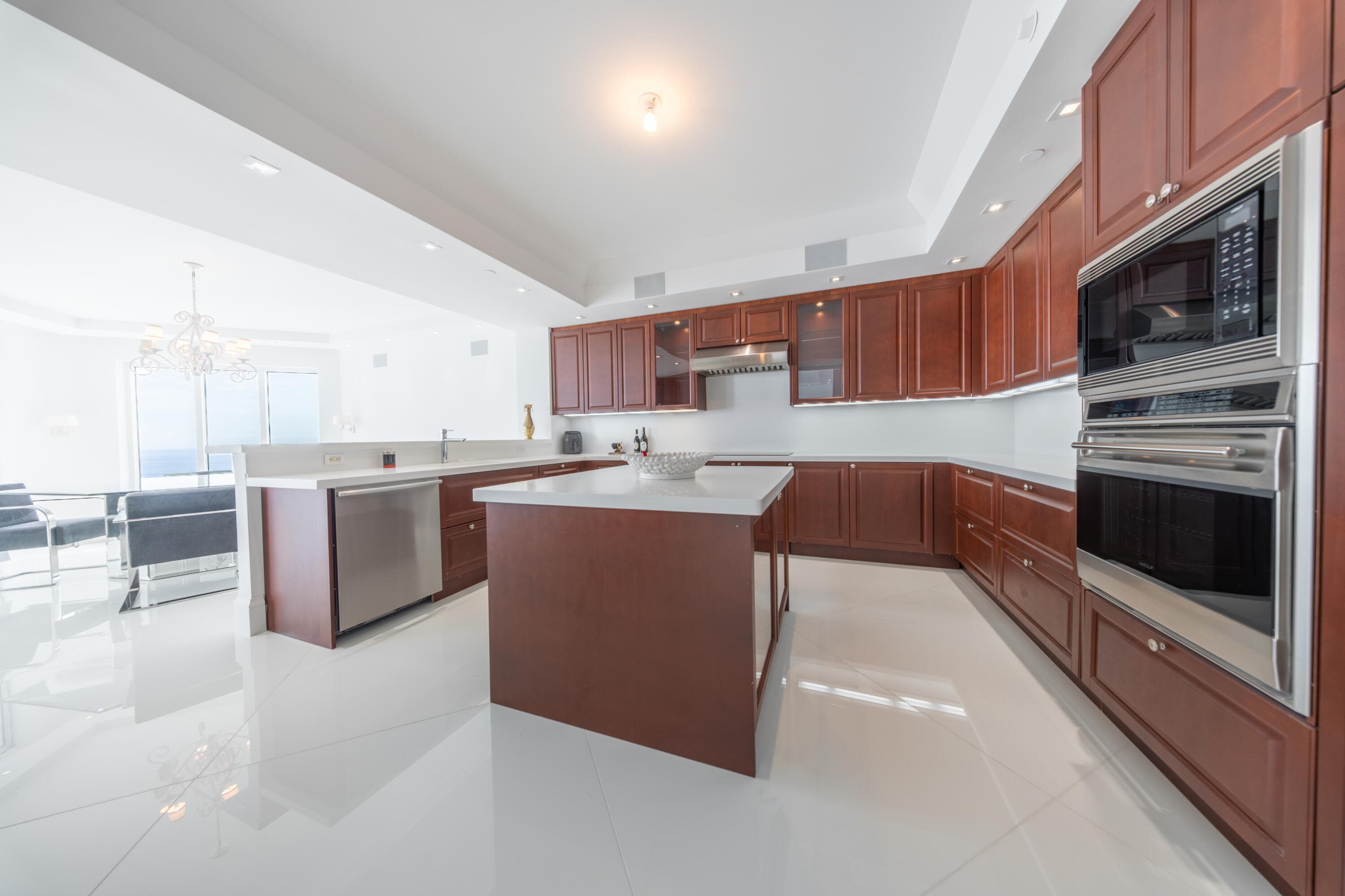 Condominium in Riviera Beach — photo 3 of 22