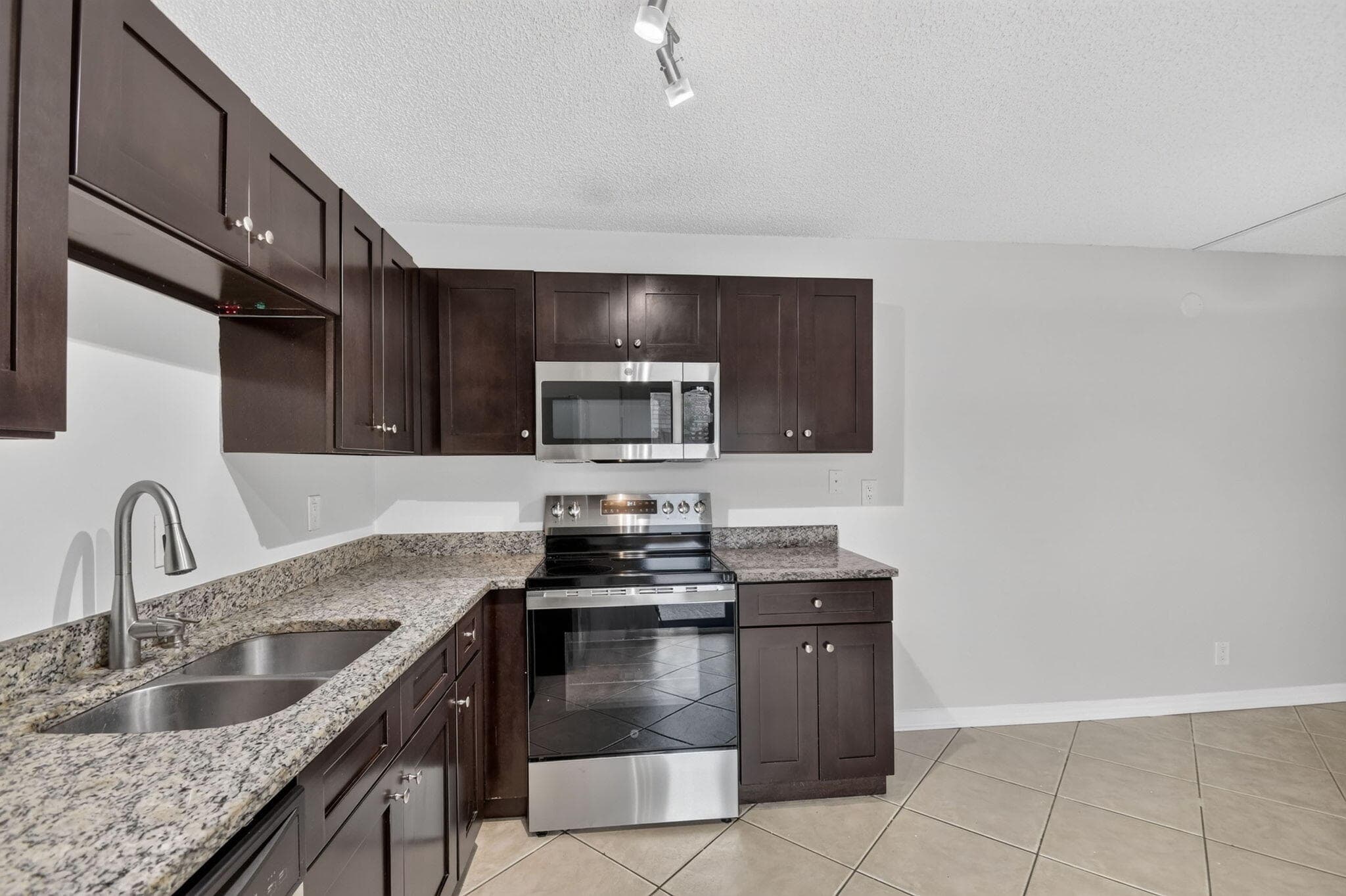 744 Springdale Circle, Palm Springs, FL 33461 — photo 16 of 40