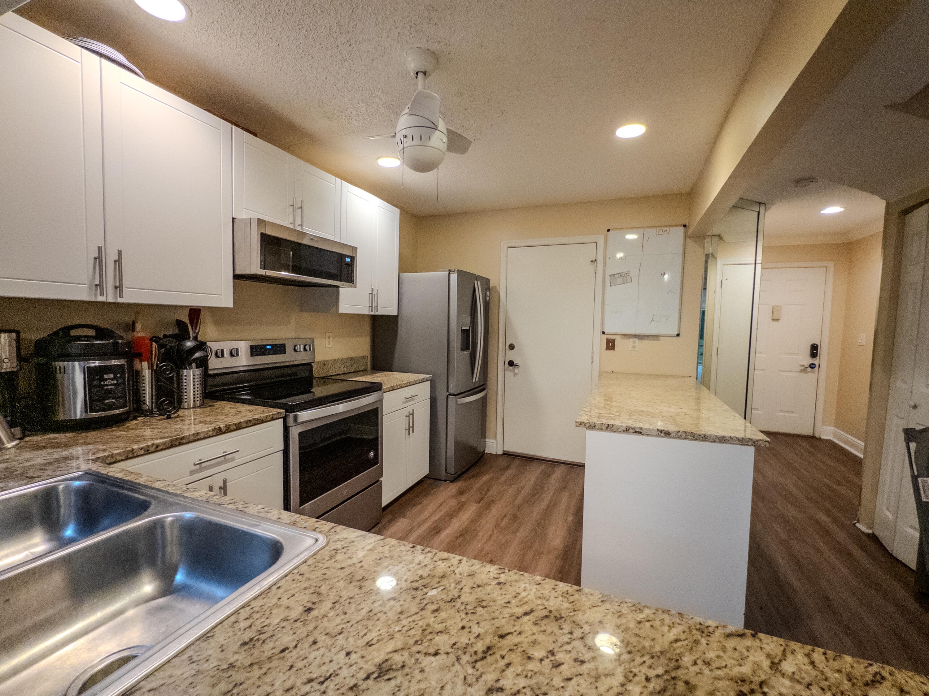 2011 E Discovery Cir E, Deerfield Beach, FL 33442 — photo 11 of 42