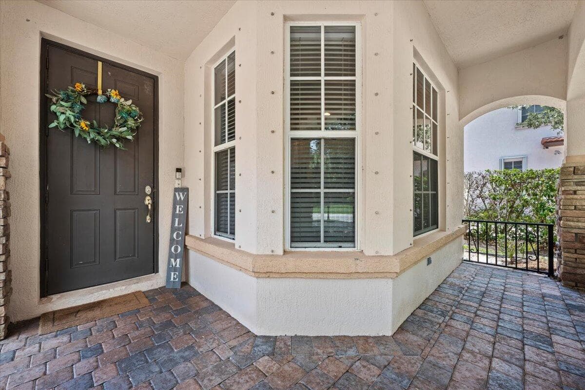 603 Castle Drive, Palm Beach Gardens, FL 33410 — photo 4 of 61