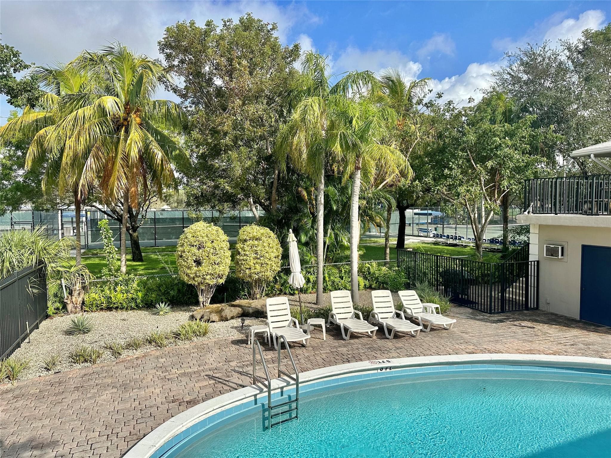 660 NE 11th Avenue 202, Fort Lauderdale, FL 33304 — photo 1 of 18