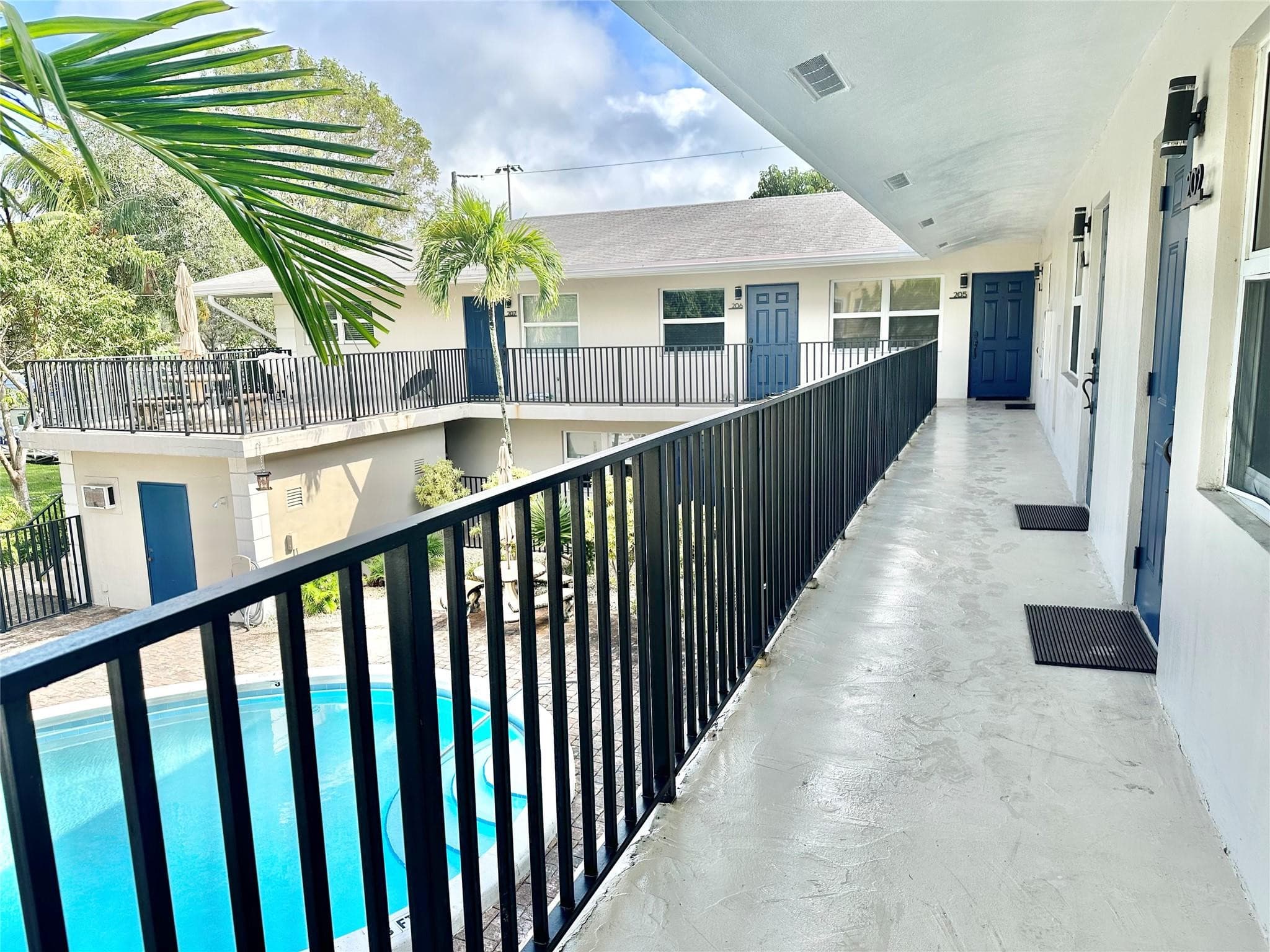 660 NE 11th Avenue 202, Fort Lauderdale, FL 33304 — photo 5 of 18