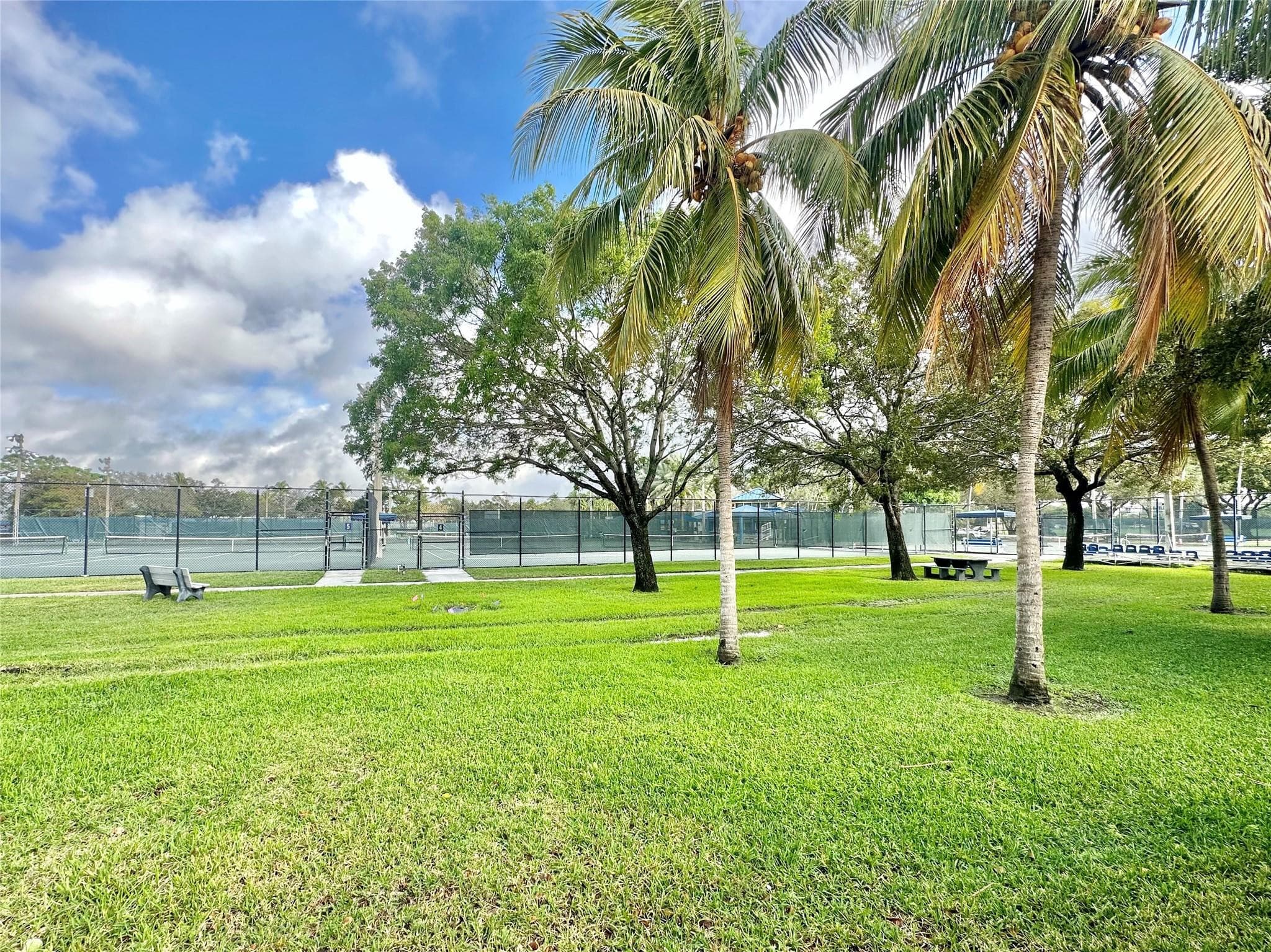 660 NE 11th Avenue 202, Fort Lauderdale, FL 33304 — photo 15 of 18