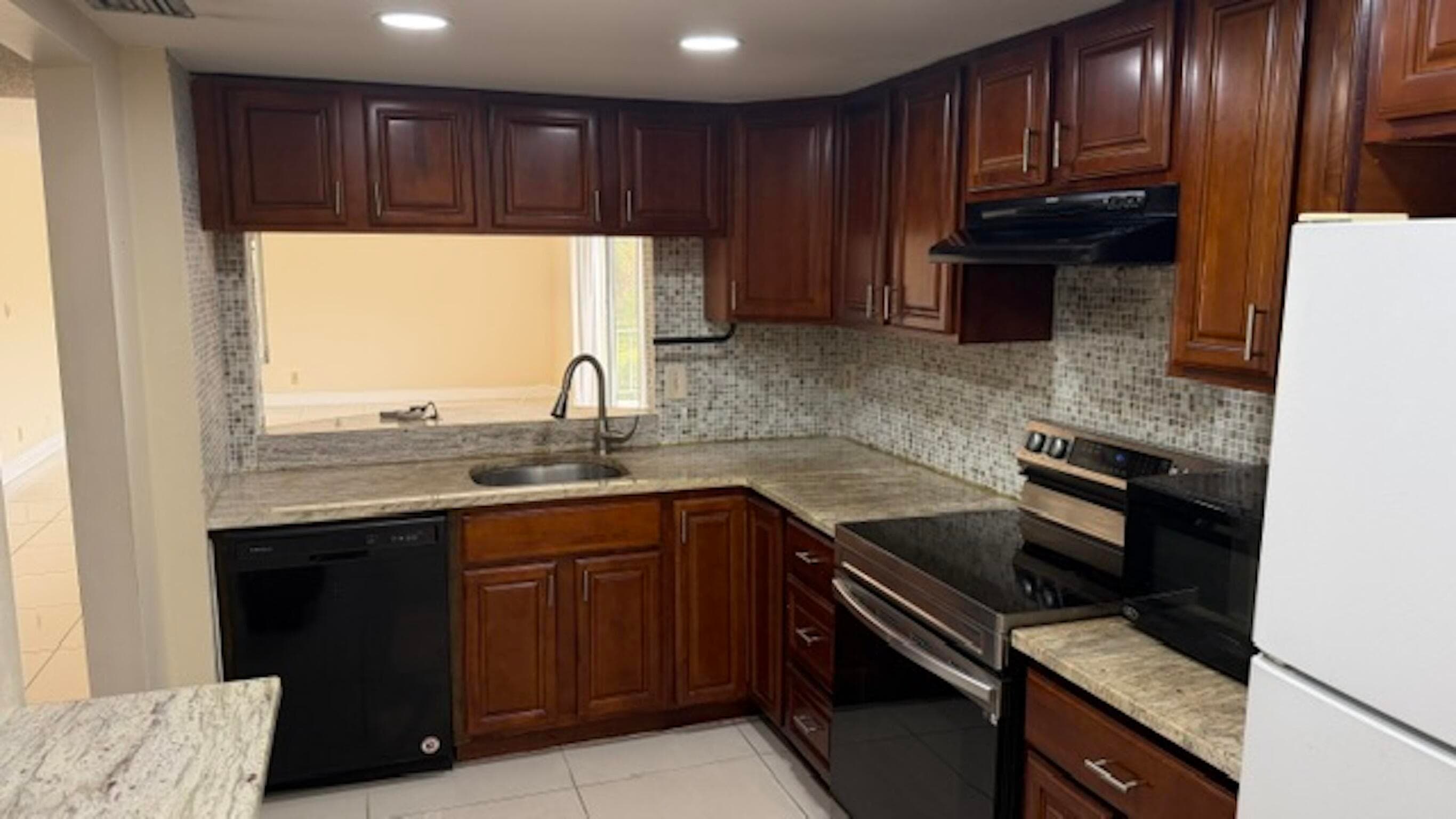 430 Commodore Drive 310, Plantation, FL 33325 — photo