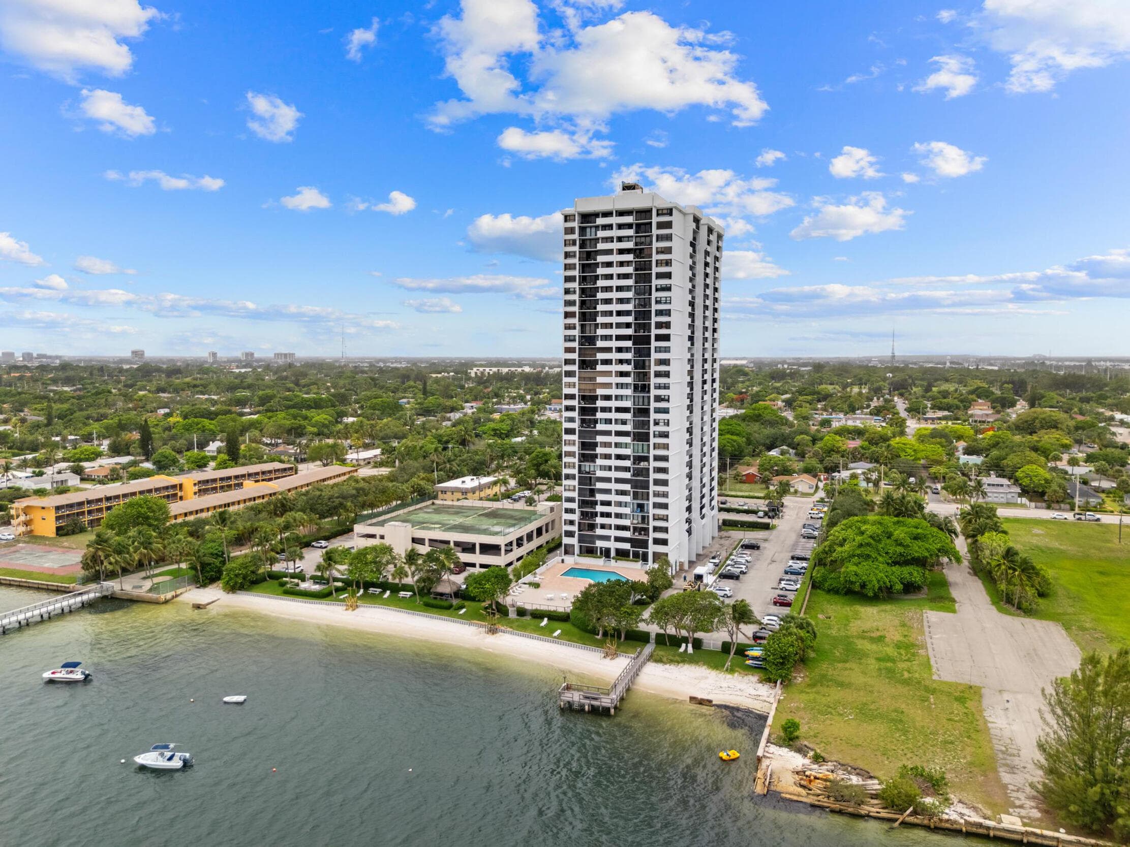 5600 N Flagler Drive 402, West Palm Beach, FL 33407 — photo 2 of 33