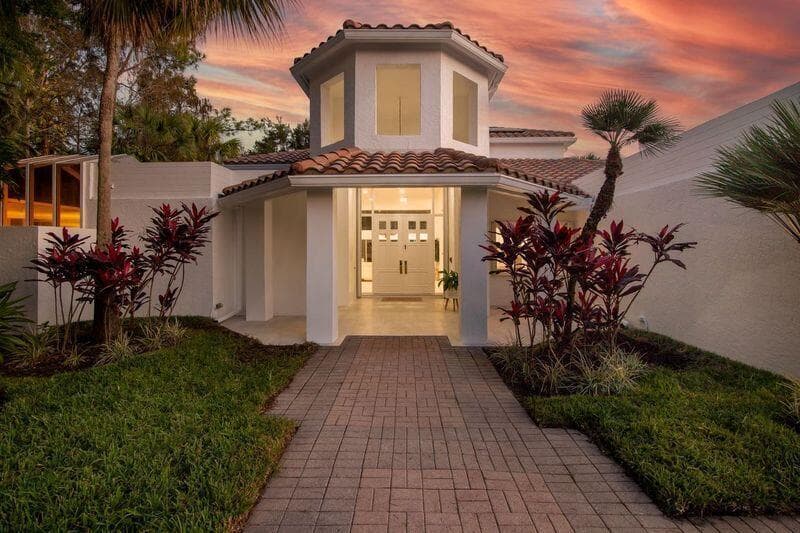 1084 Seagull Park Road S, West Palm Beach, FL 33411 — photo 2 of 59