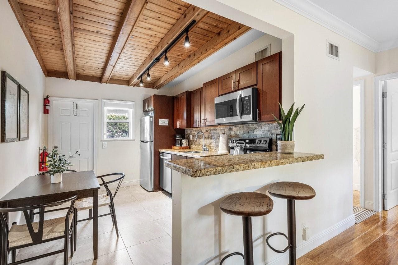615 & 617 NE 9th Avenue, Fort Lauderdale, FL 33304 — photo 10 of 91