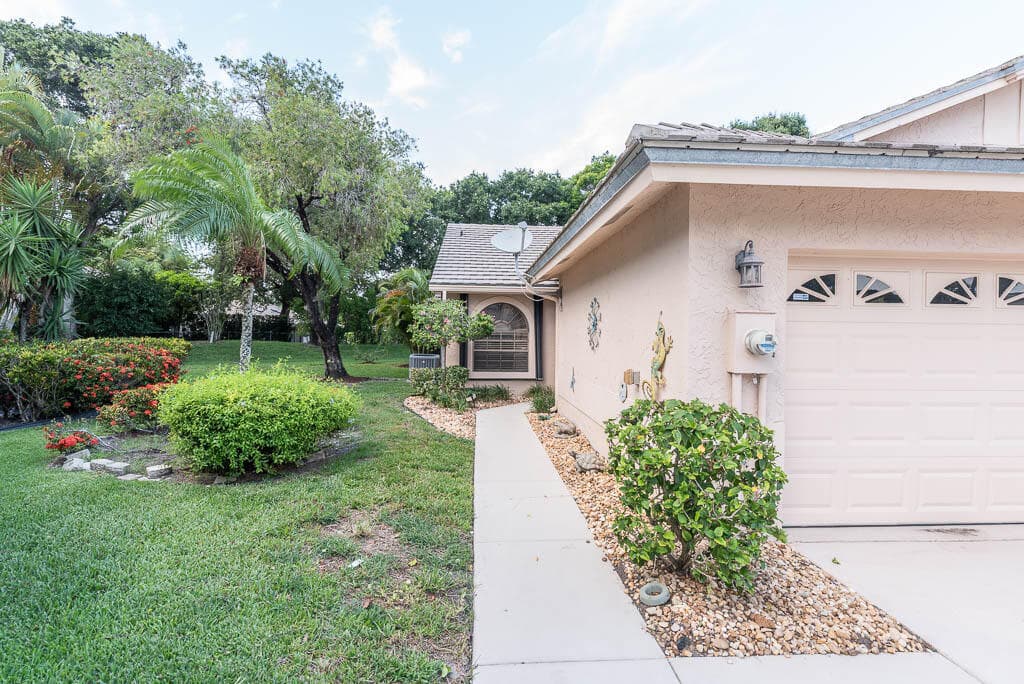 10860 Stafford Circle N, Boynton Beach, FL 33436 — photo 2 of 43