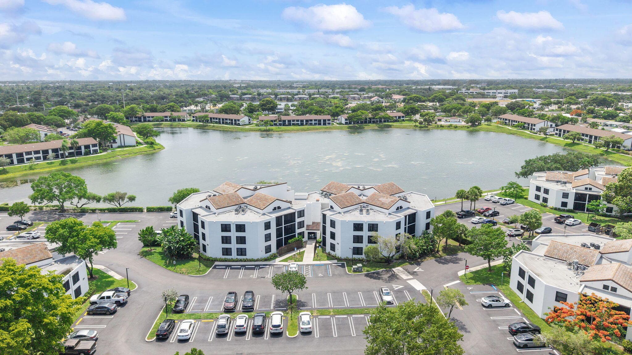 212 Lake Pointe Drive 302, Oakland Park, FL 33309 — photo