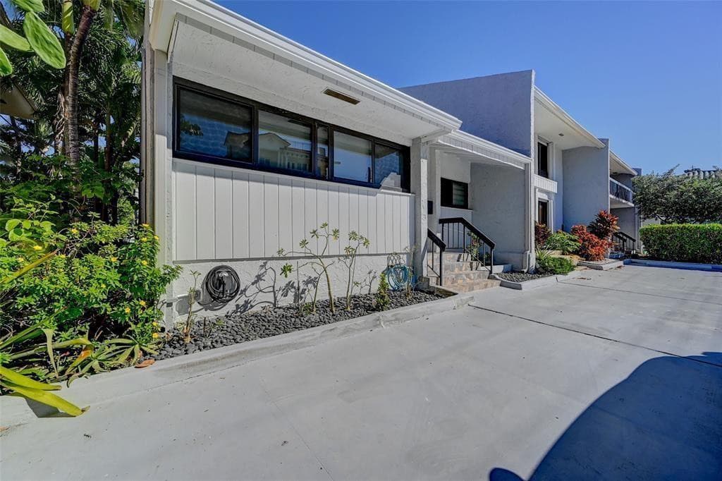 321 Jackson Street 5, Hollywood, FL 33019 — photo 2 of 36