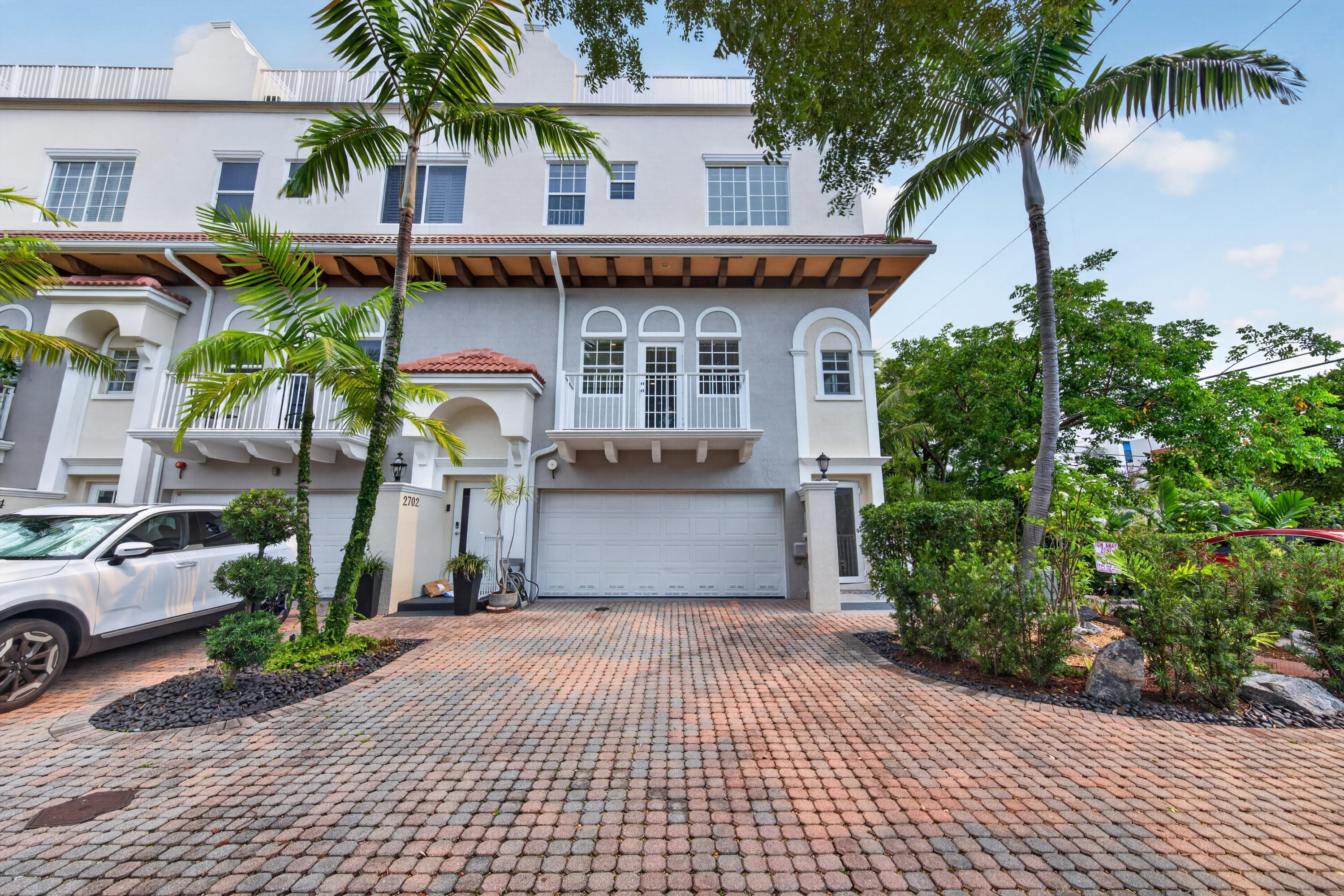 2700 NE 8th Avenue, Wilton Manors, FL 33334 — photo 2 of 64